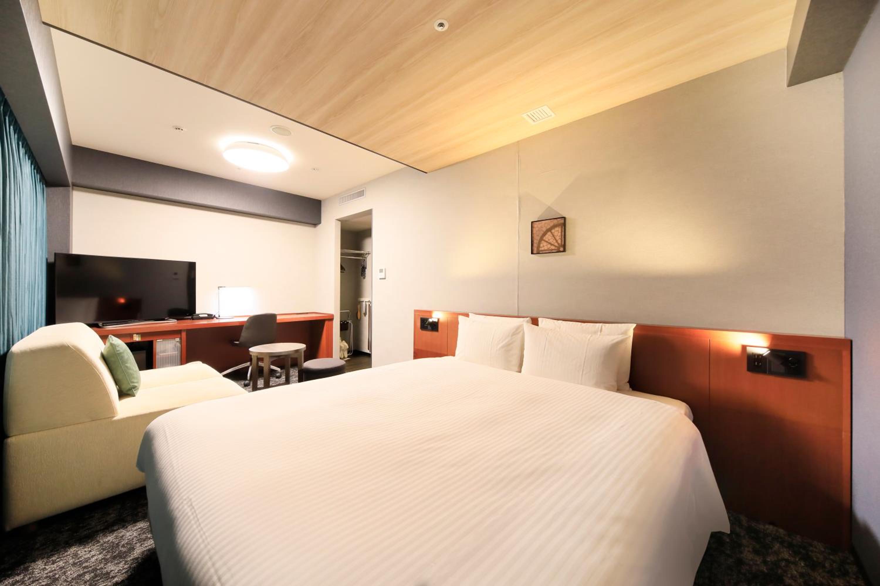 Deluxe Double Room - Smoking - Photo 3