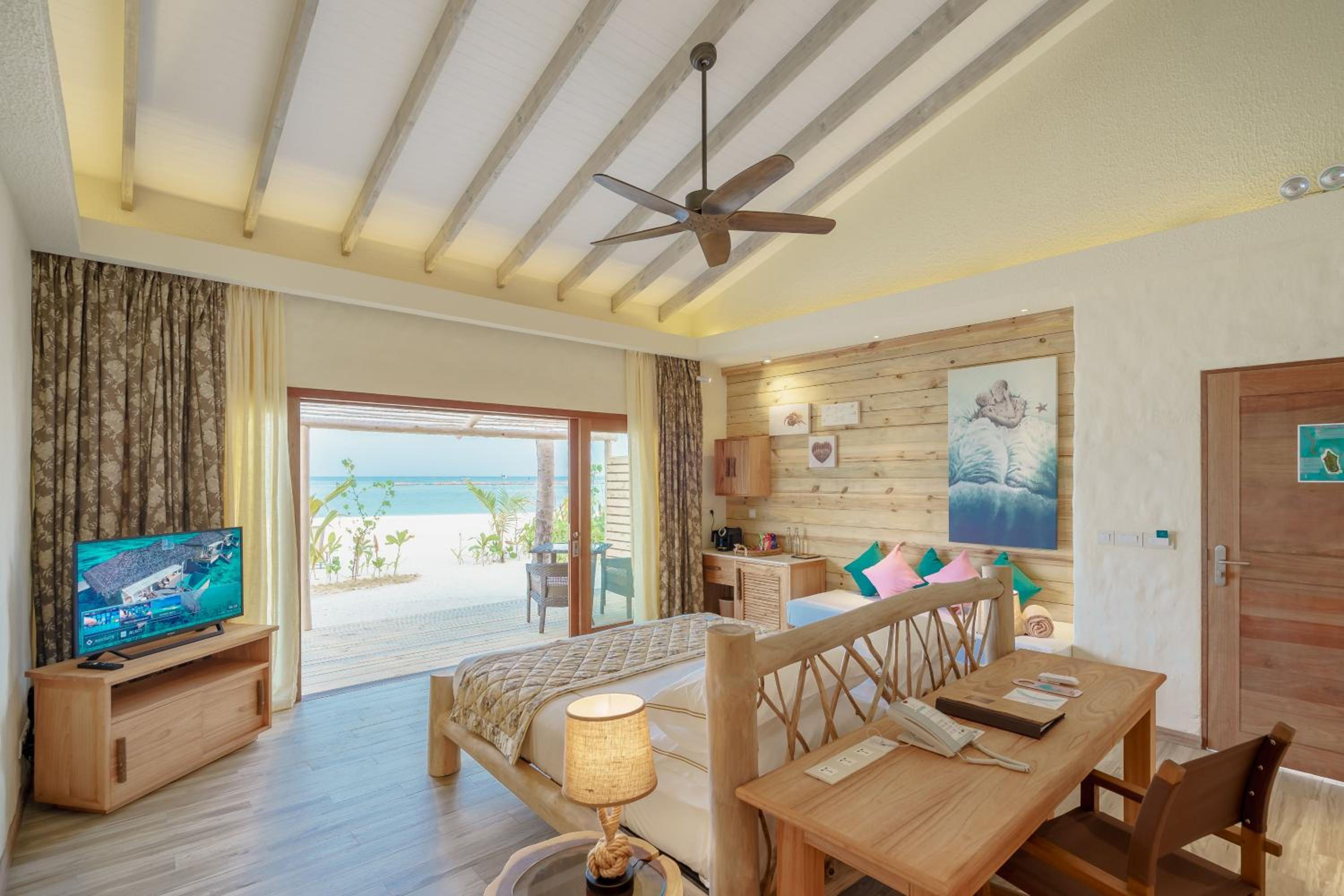 Beach Suite with Pool with Floating Breakfast - Photo 2