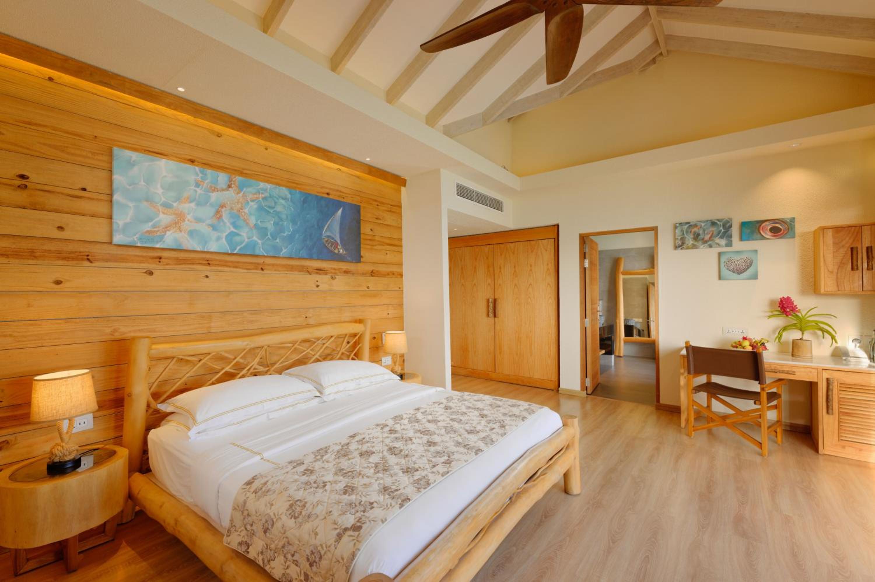 Aqua Suite with Slide - Photo 3