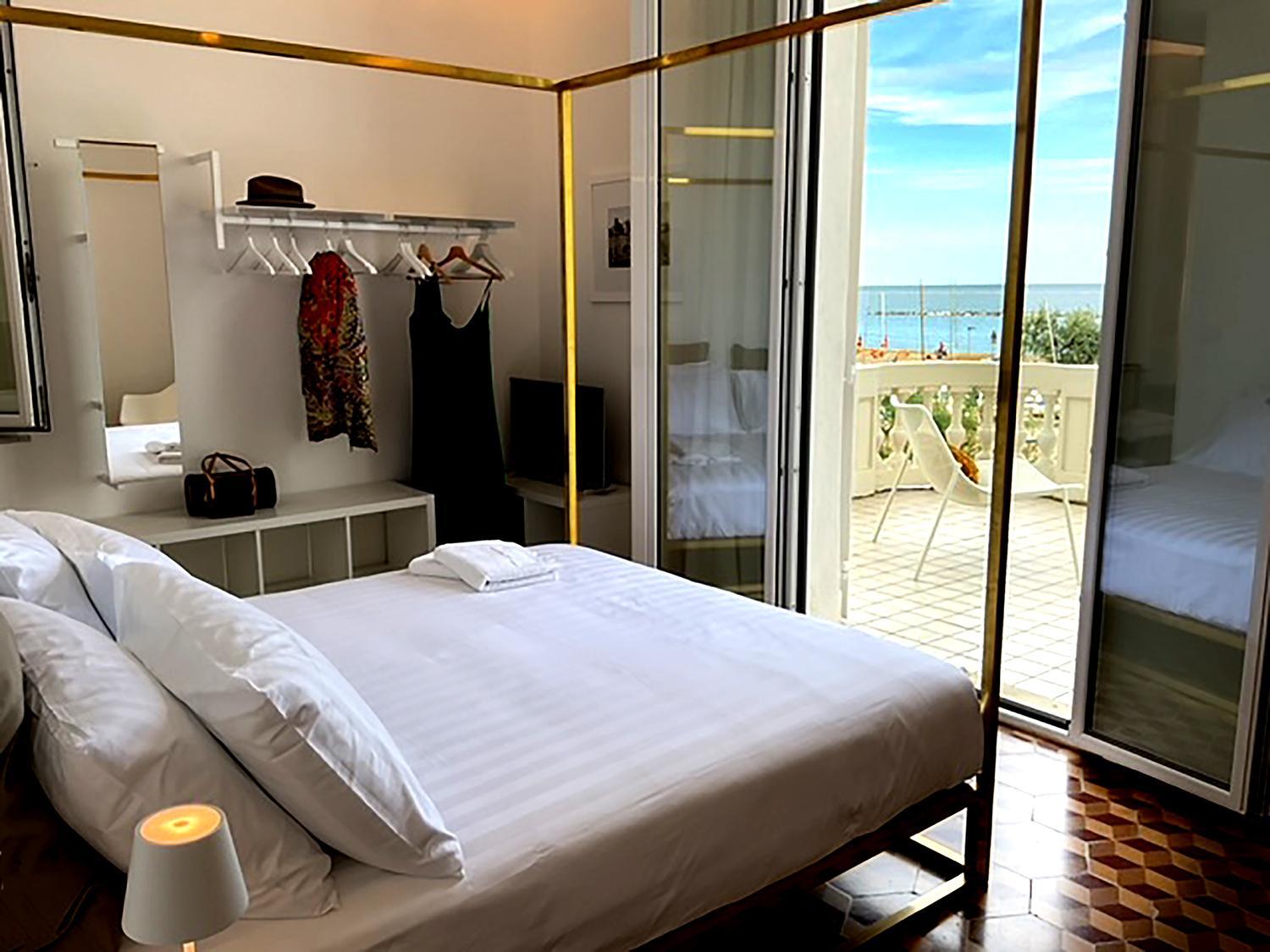 Deluxe Double Room with Balcony and Sea View