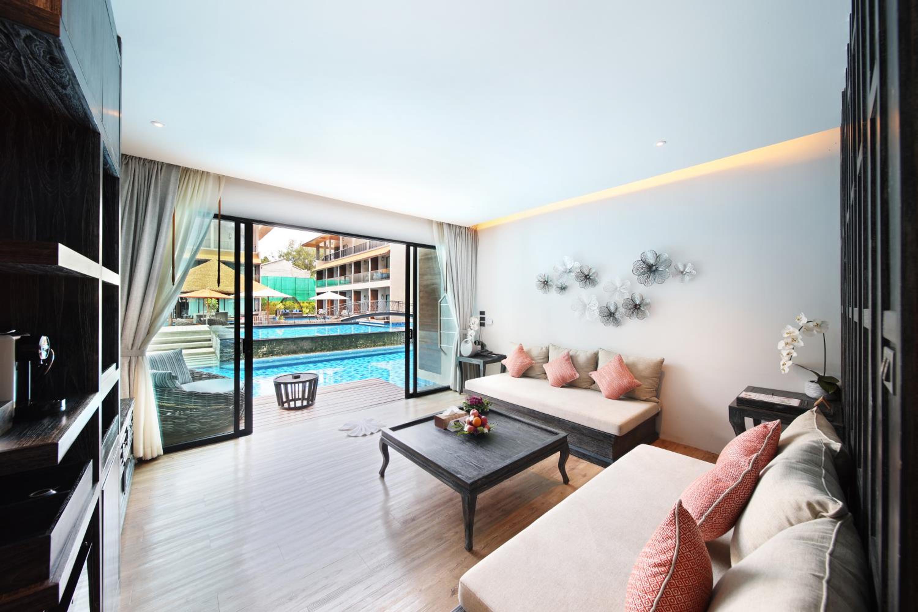 Family Suite Pool Access - Photo 10