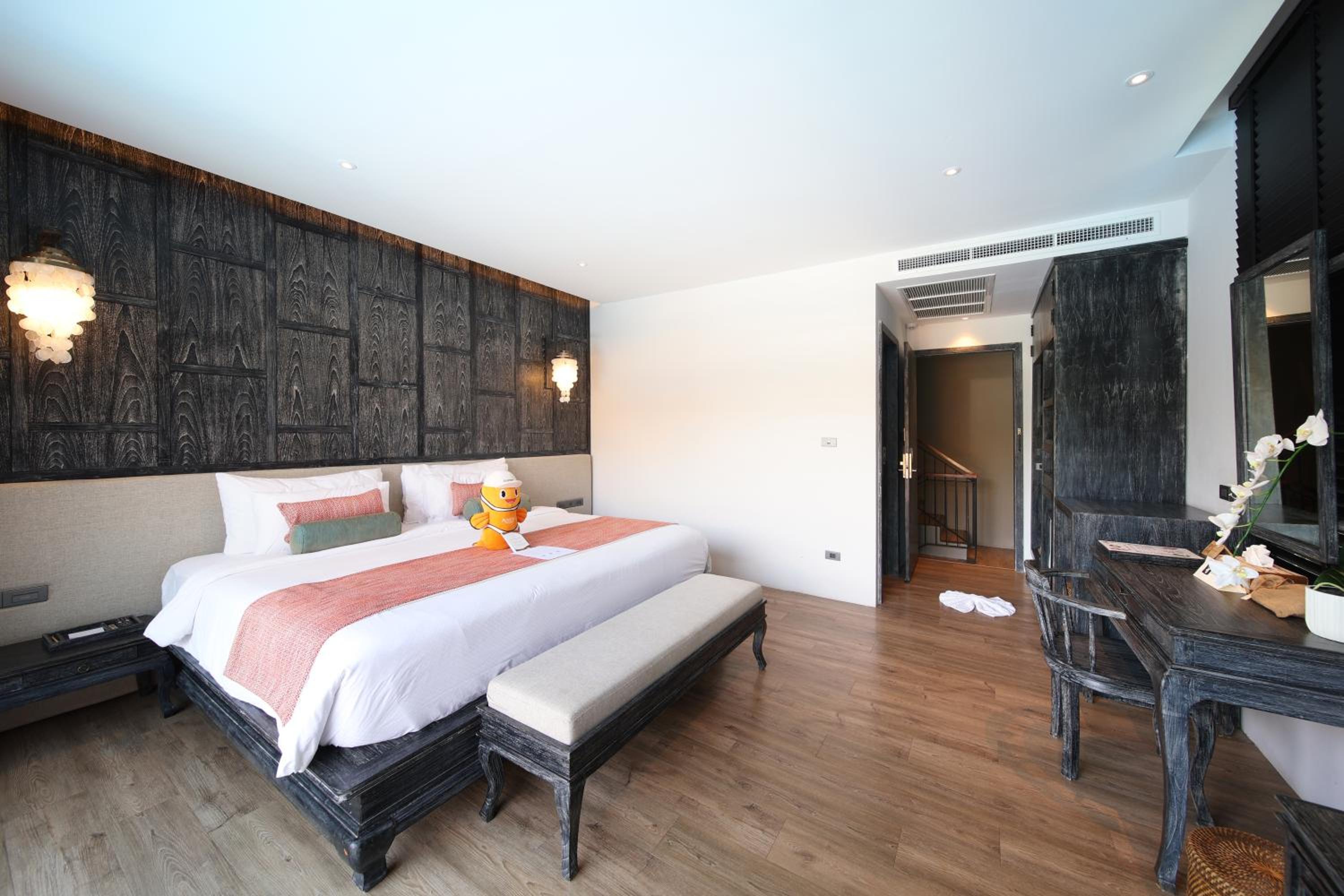 Family Suite Pool Access - Photo 4