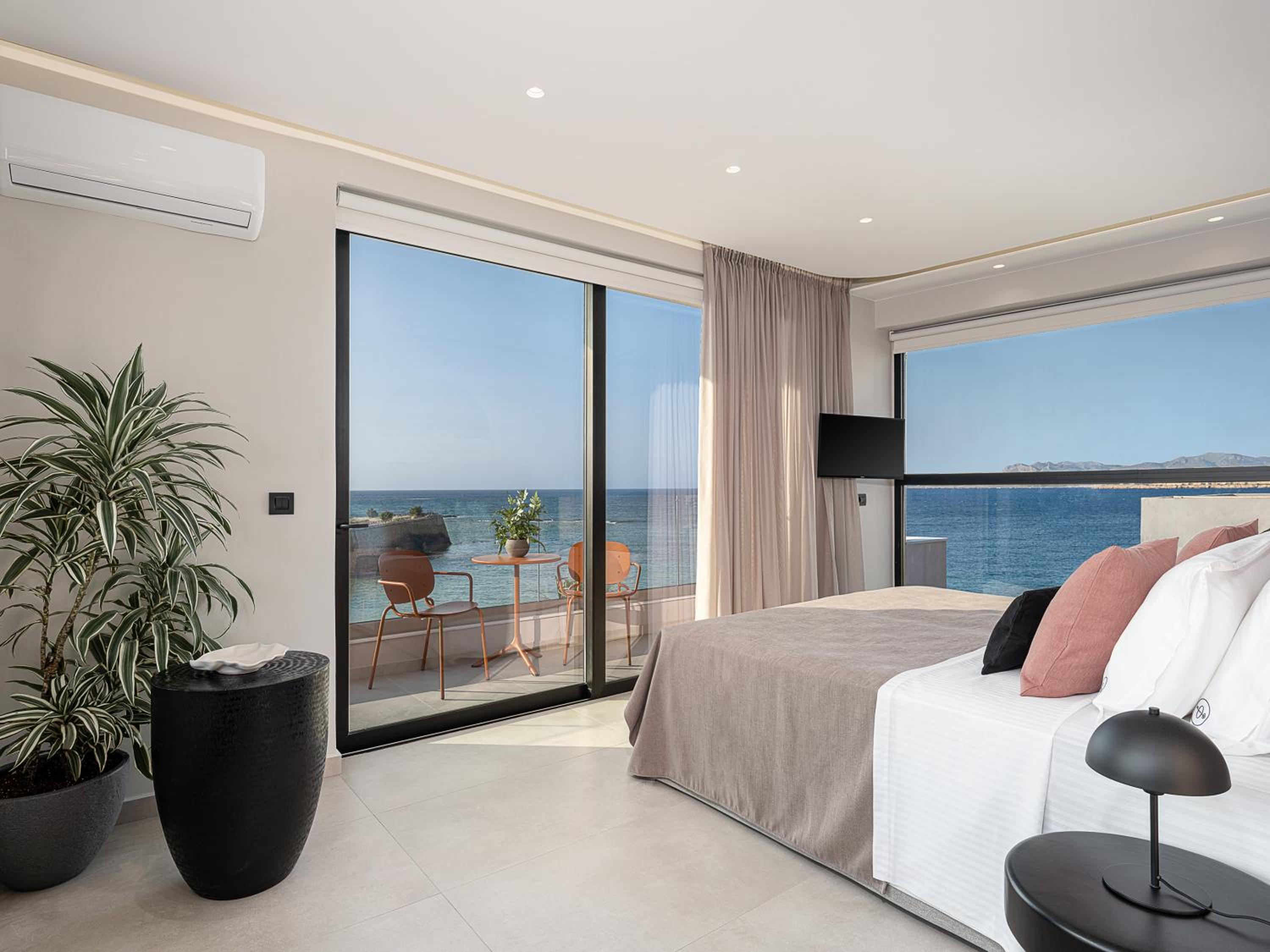 Deluxe Double Room with Balcony and Sea View photo 1
