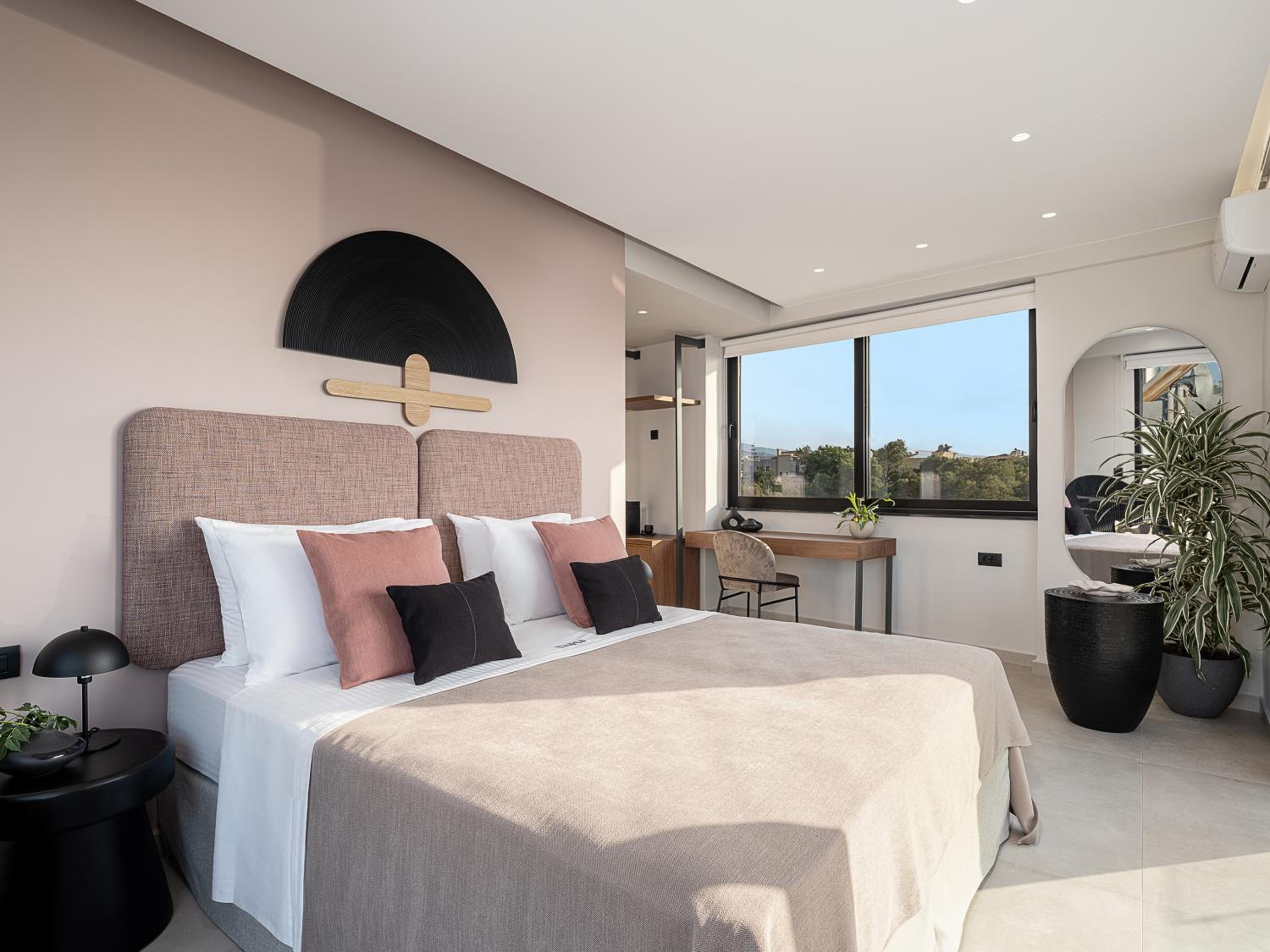 Deluxe Double Room with Balcony and Sea View photo 2