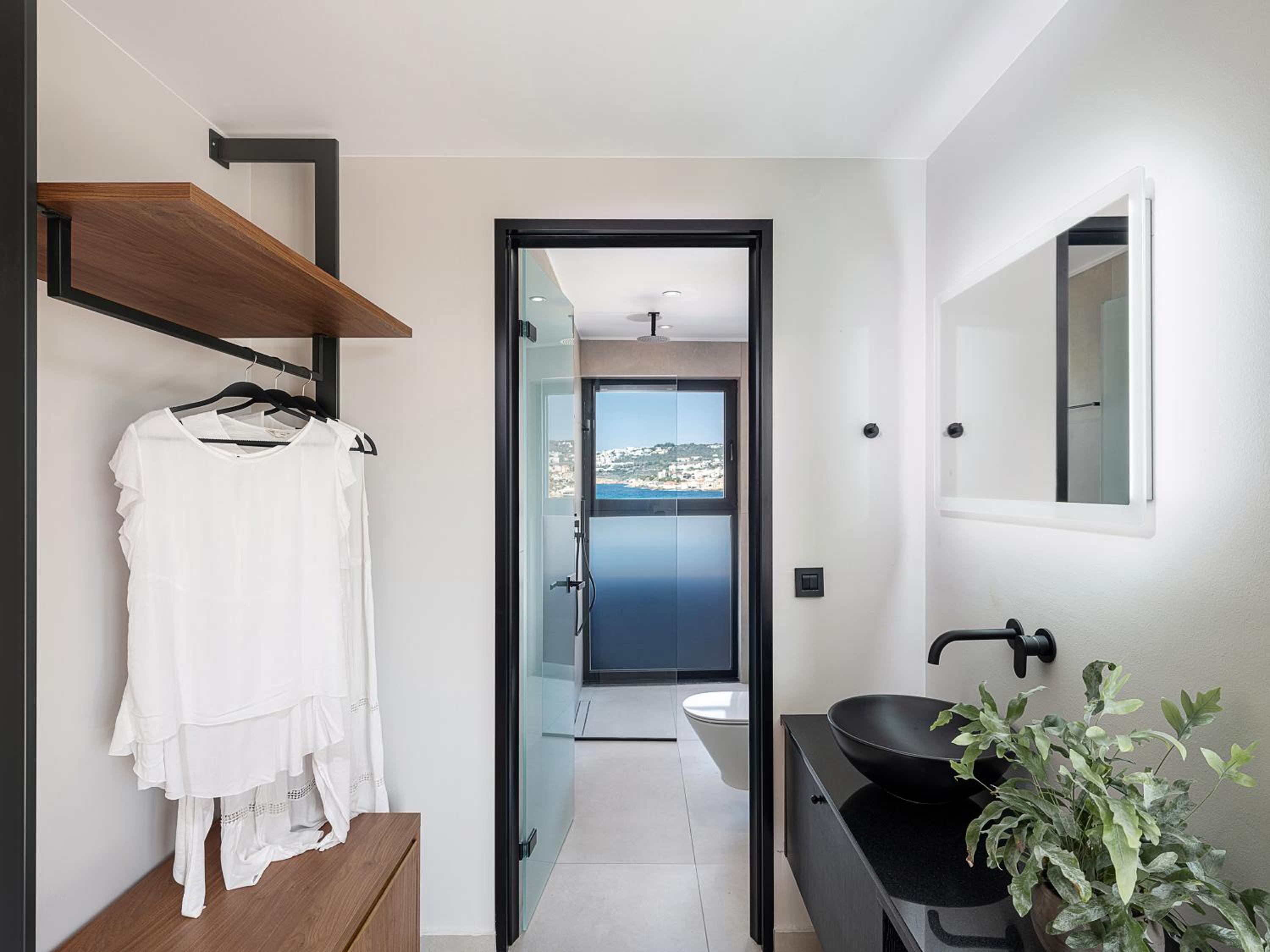 Deluxe Triple Room with Sea View - Photo 26