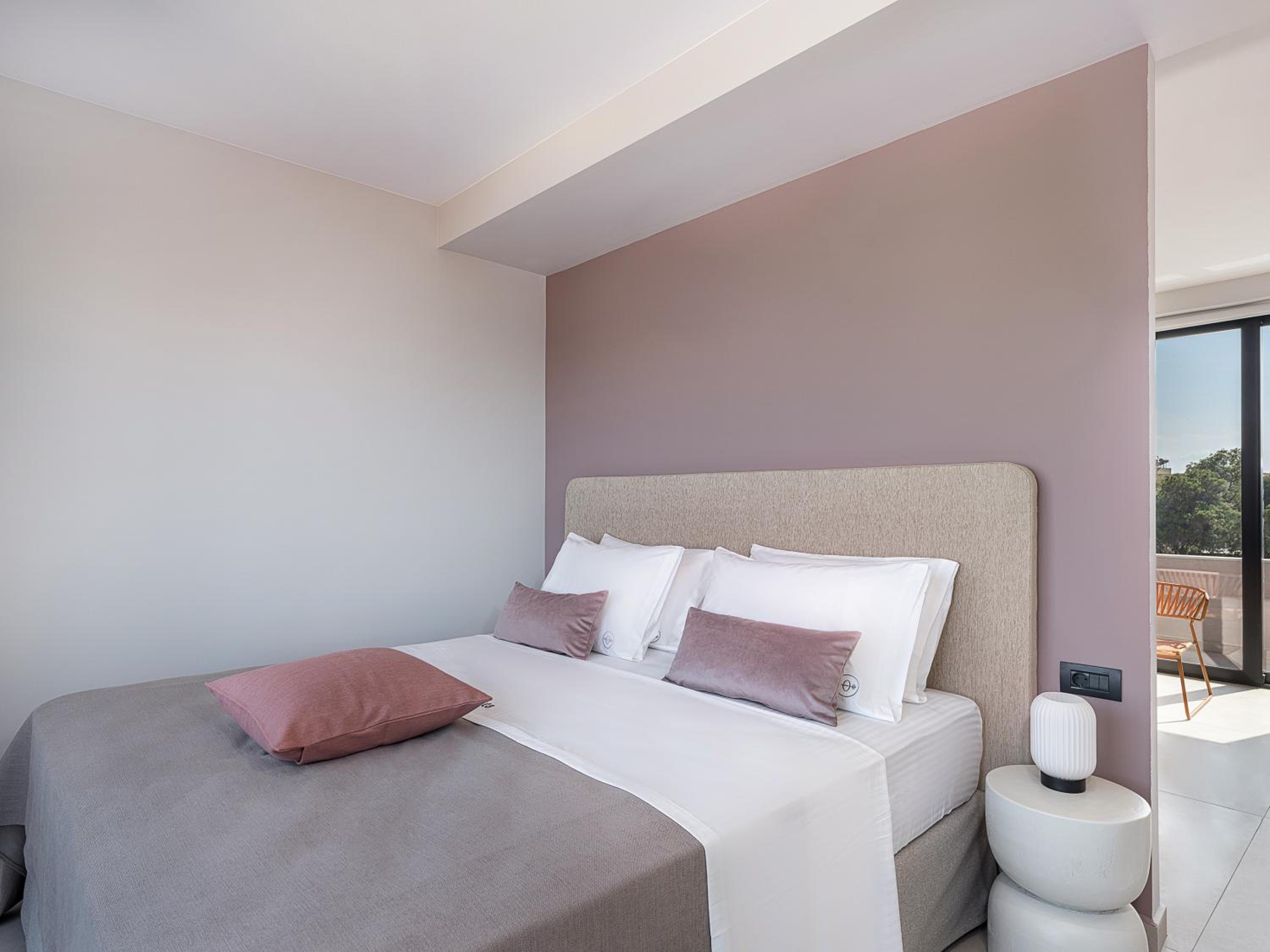 Deluxe Triple Room with Sea View - Photo 4