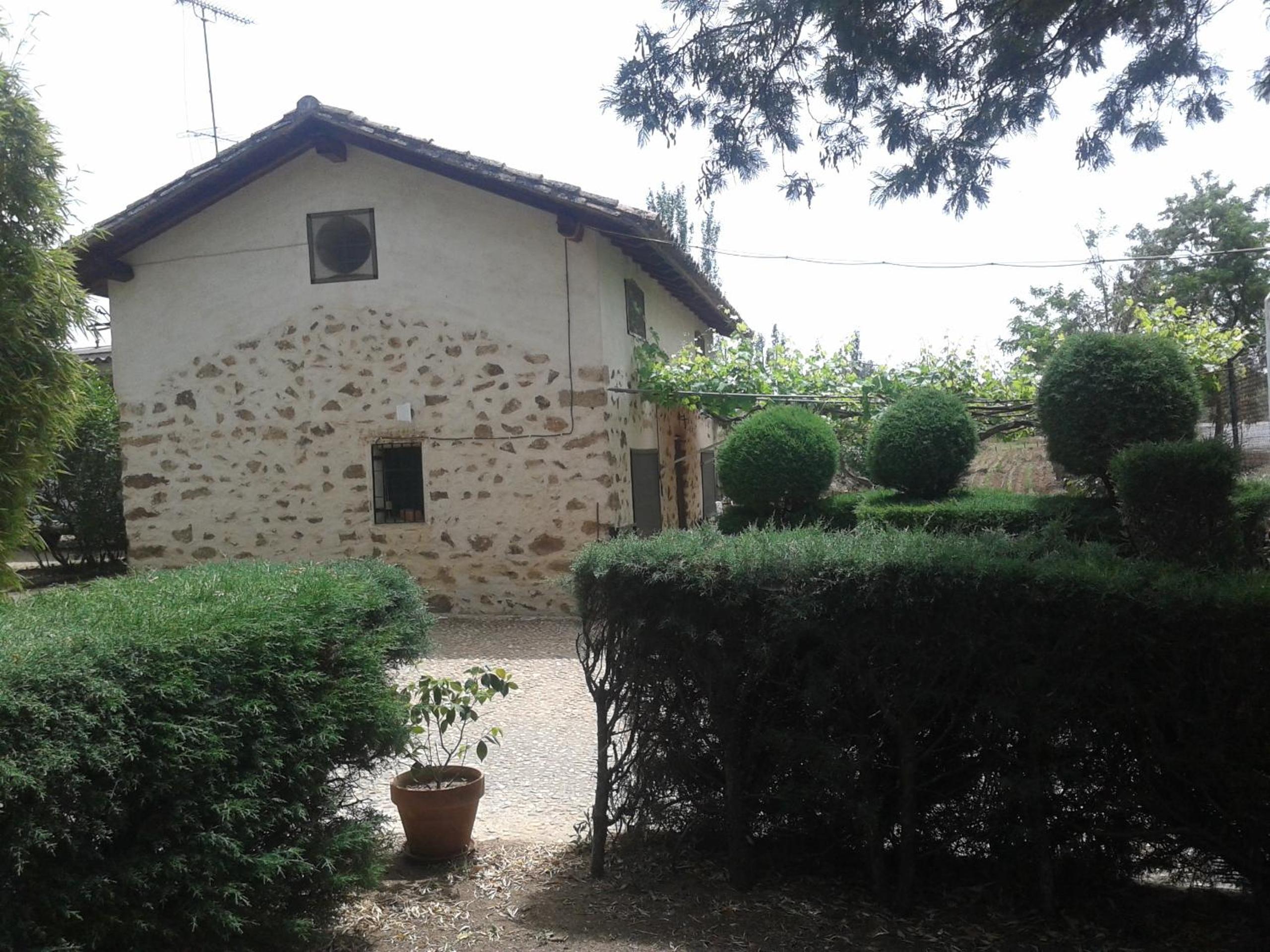 Six-Bedroom House photo 2