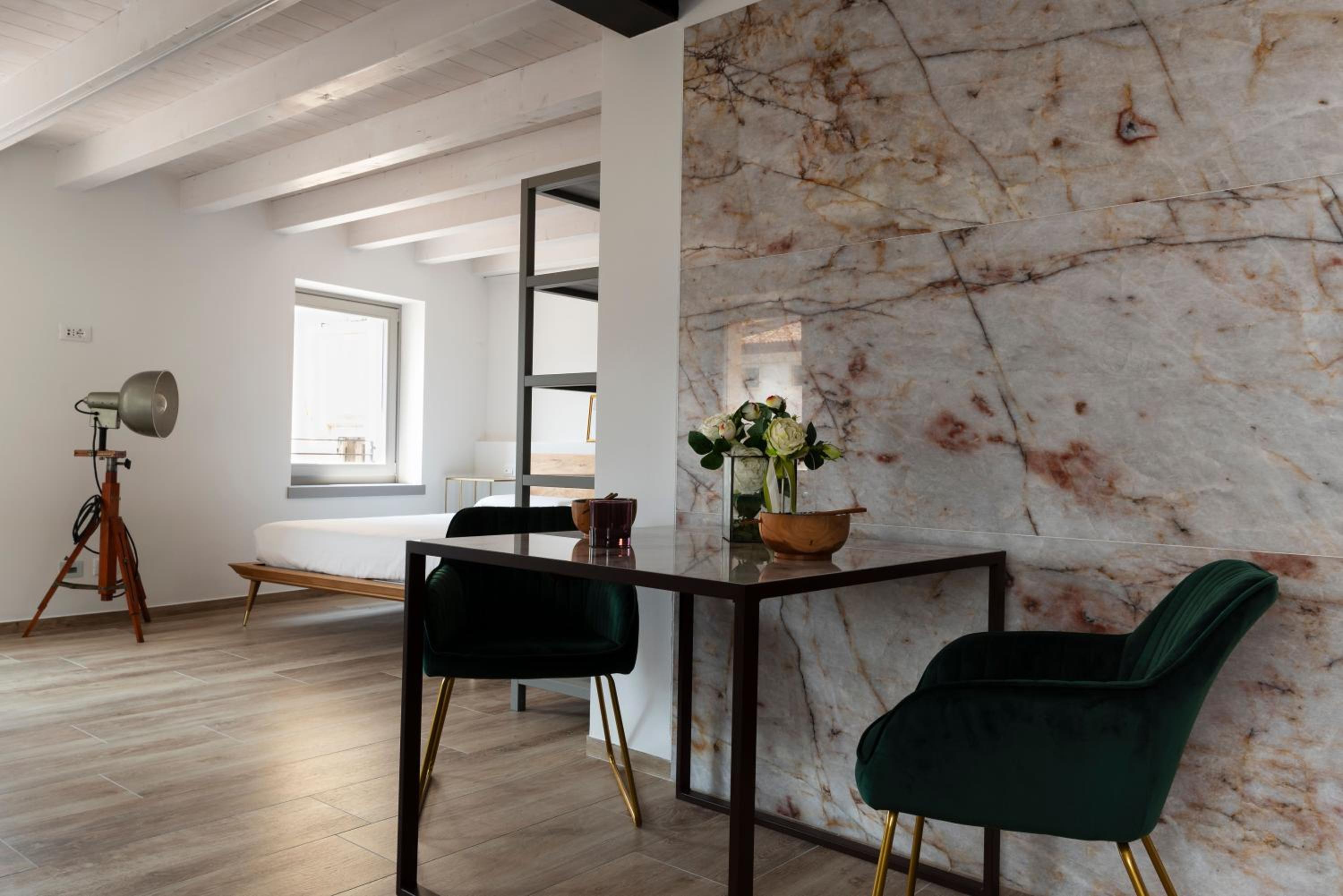 Apartment with Lake View