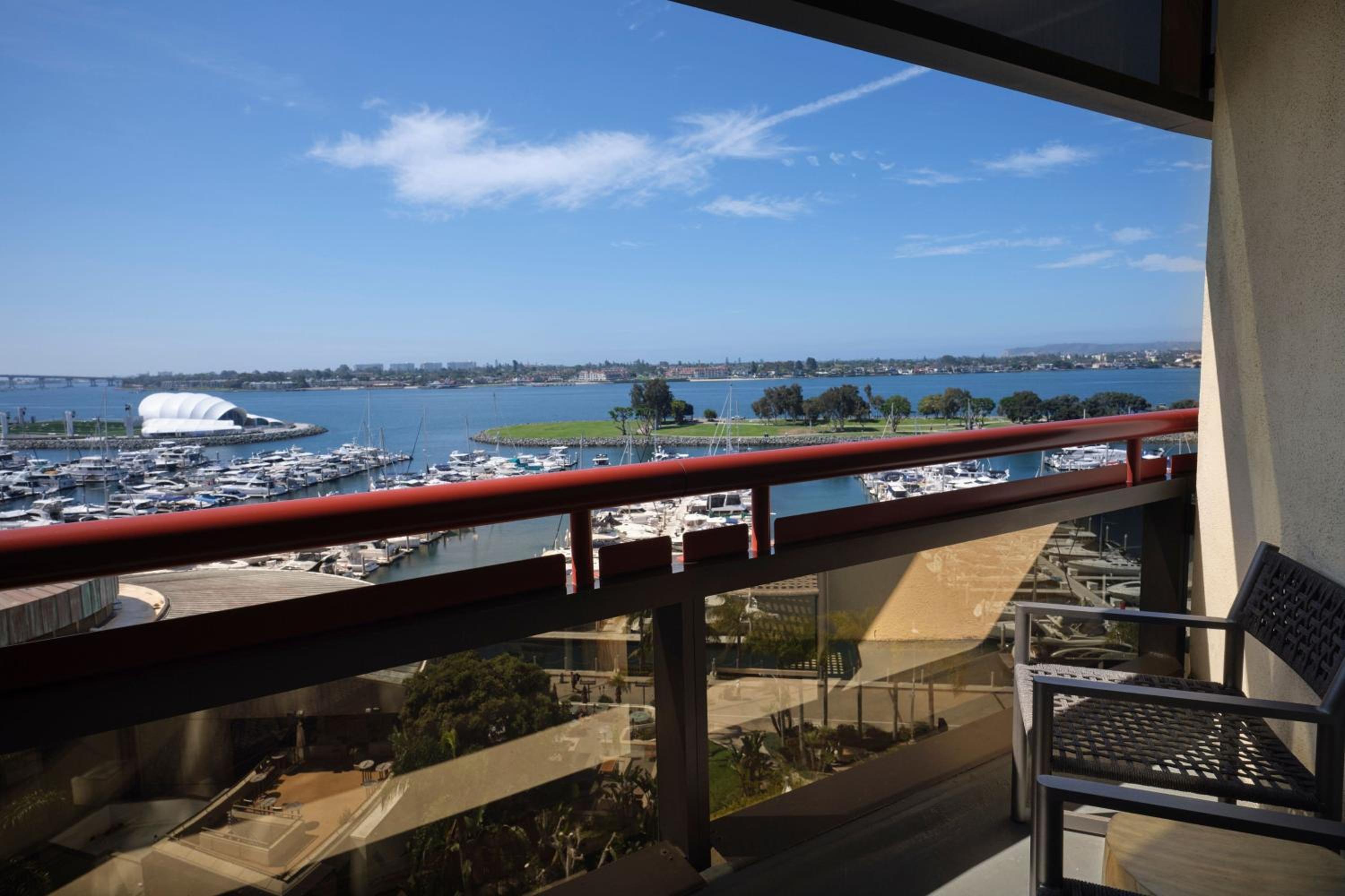 Double Room with Two Double beds and Balcony - Bay View - Photo 4