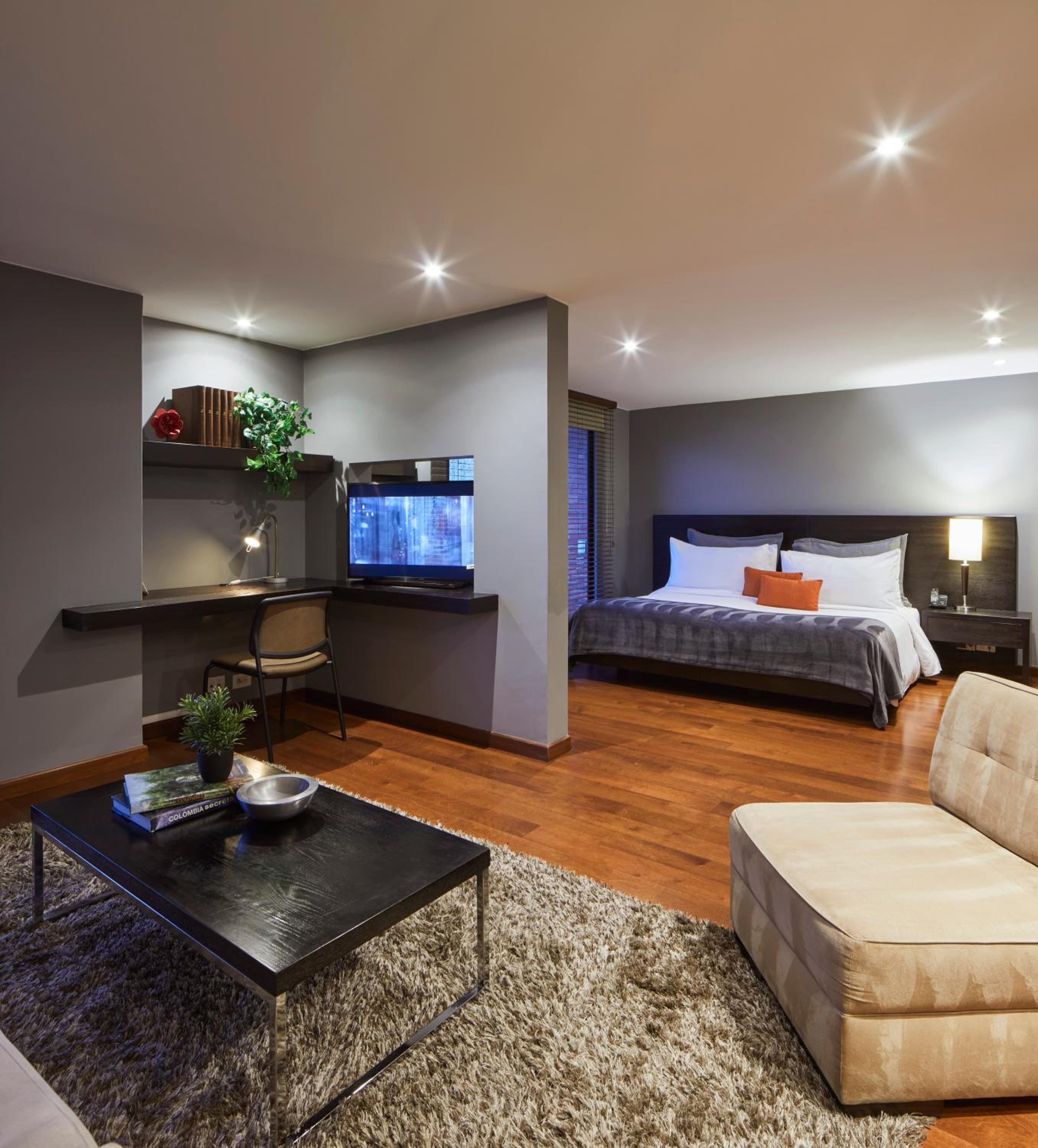 King Suite with Balcony photo 2