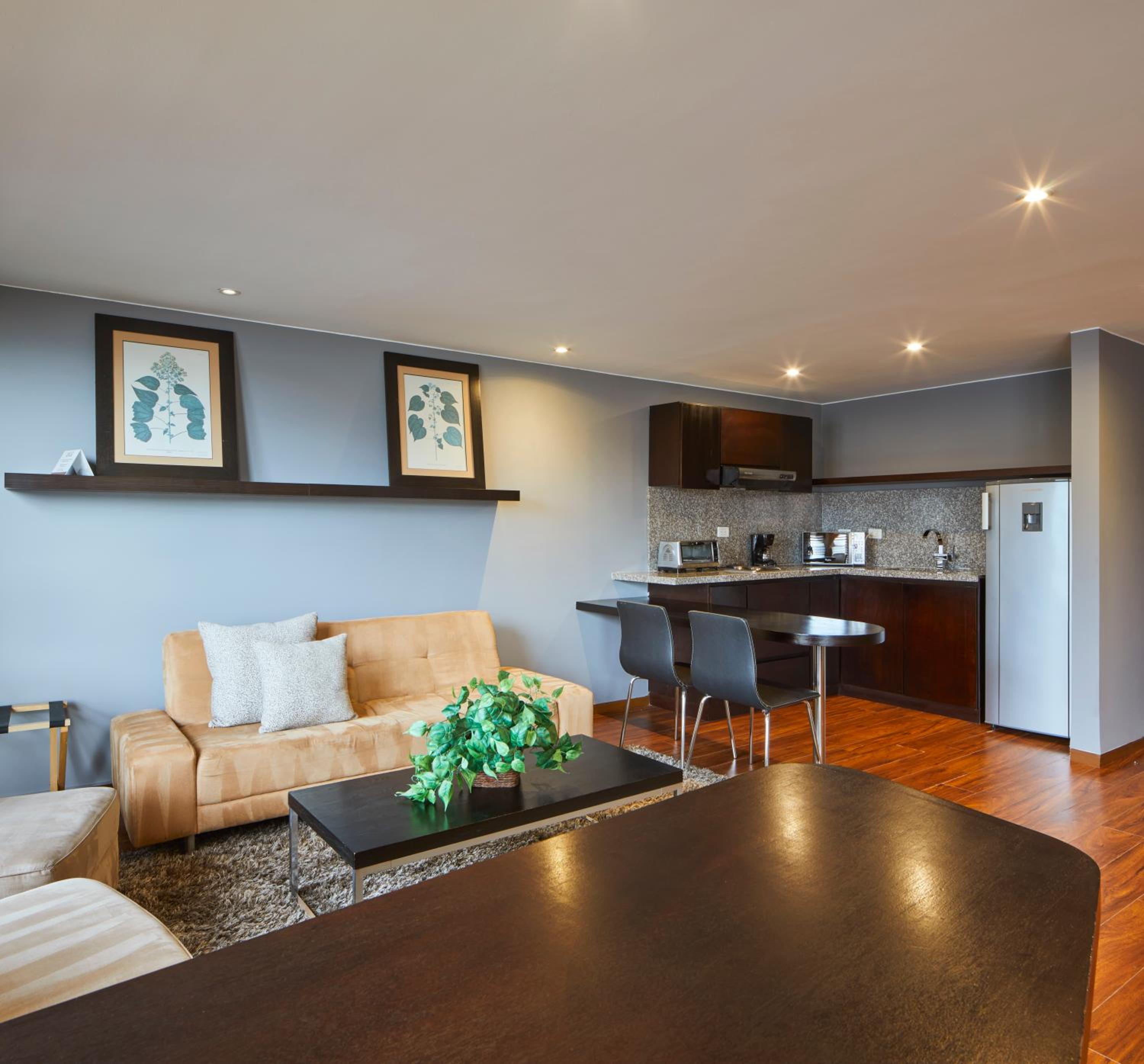 King Suite with Balcony photo 1