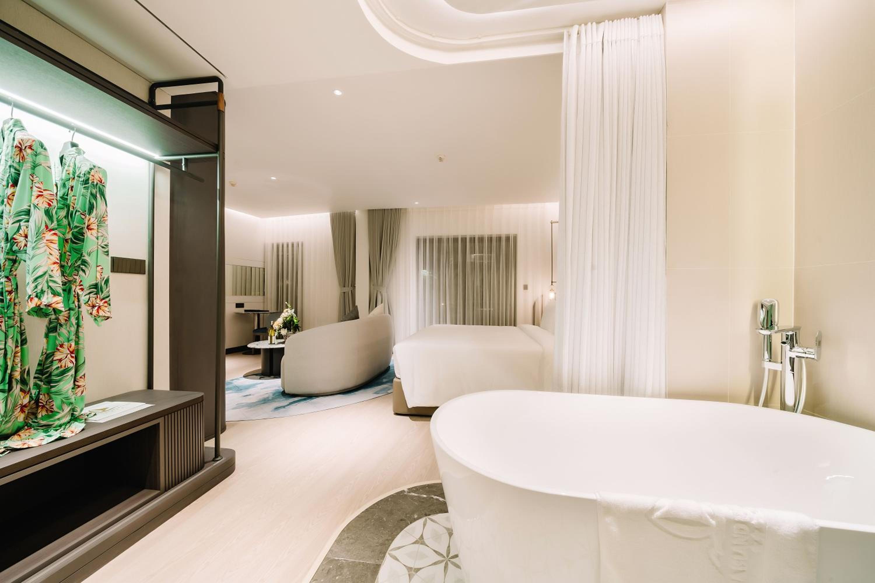 Deluxe Suite Ocean View  - Photo 2