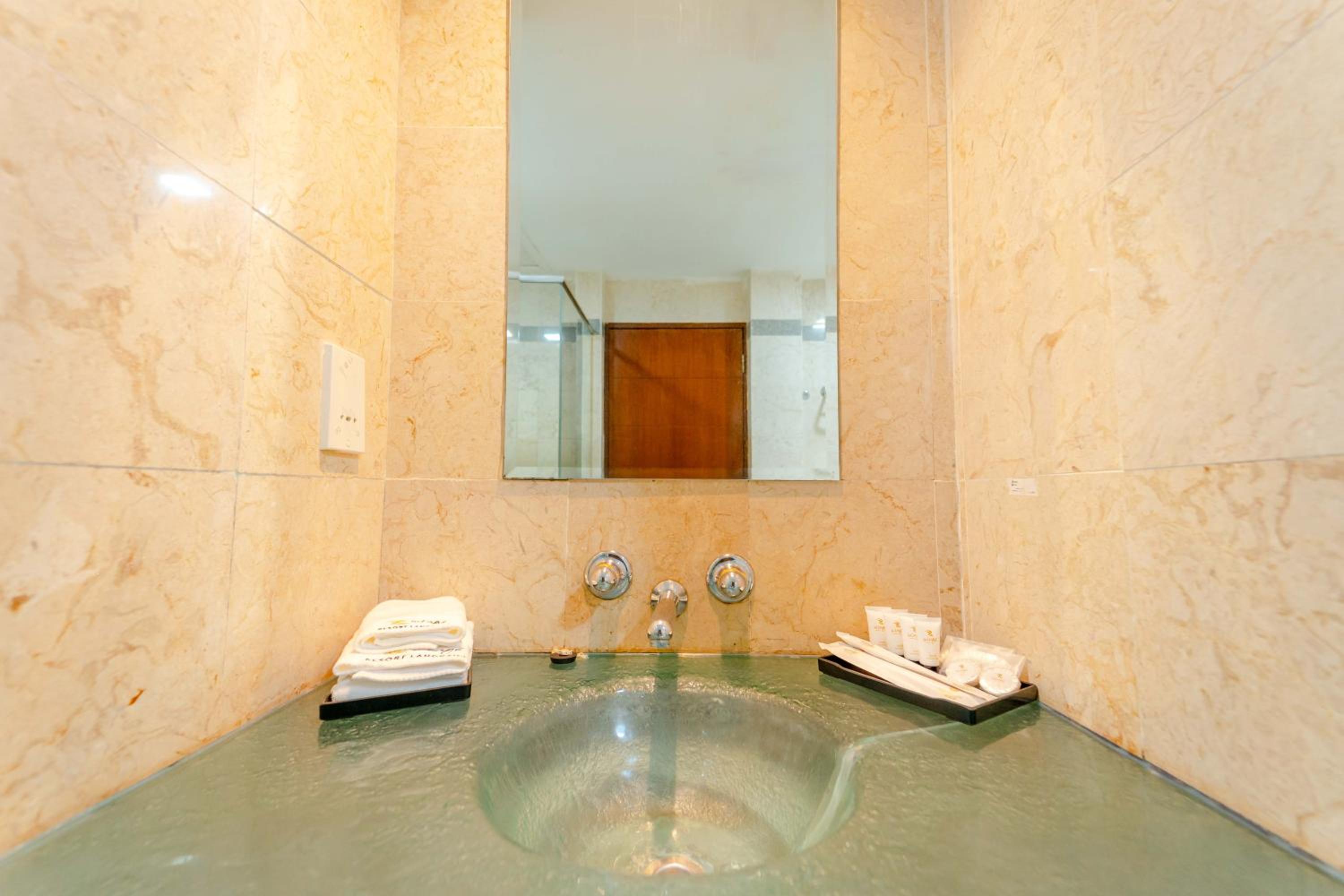 Deluxe Twin Room - Photo 9