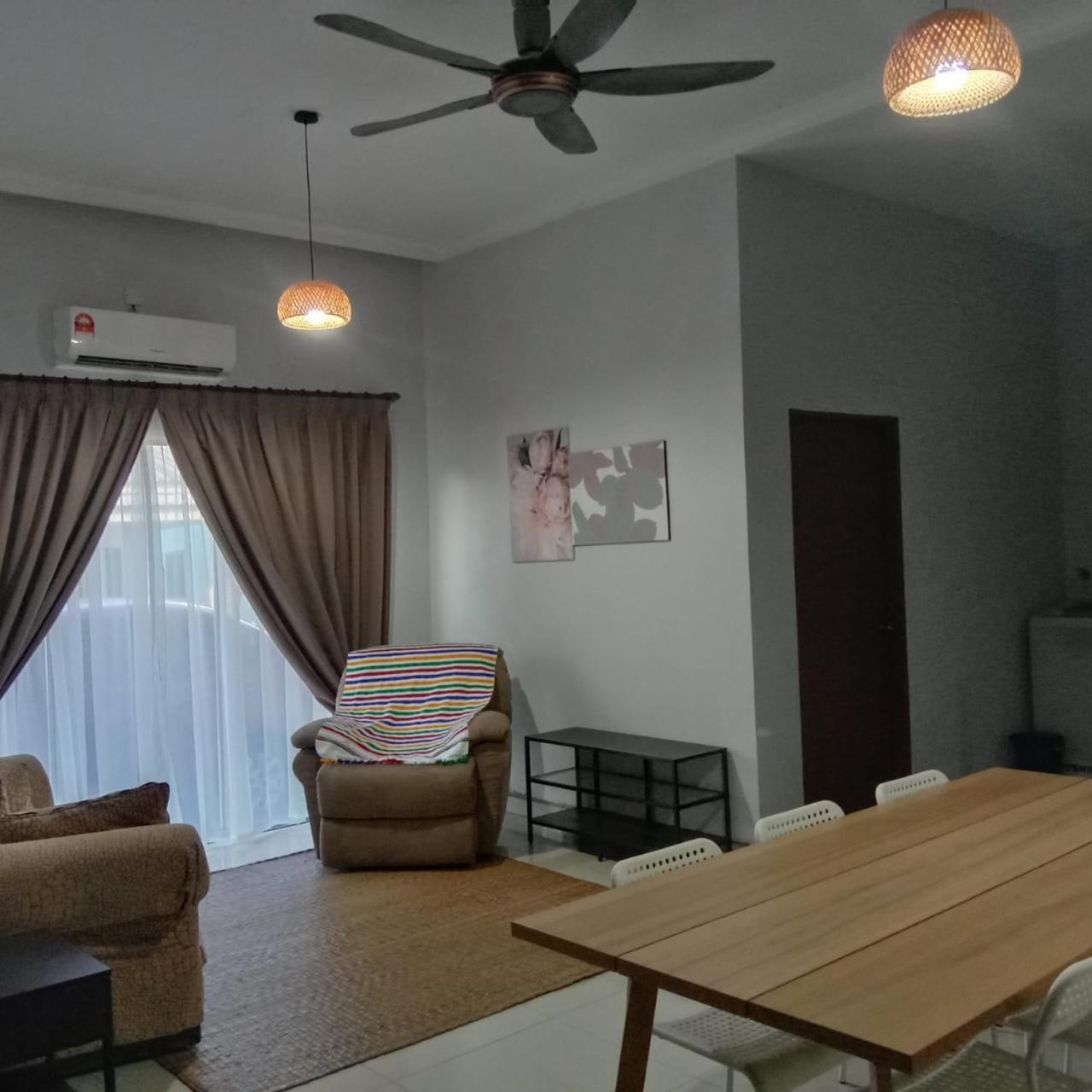 Three-Bedroom Apartment photo 1