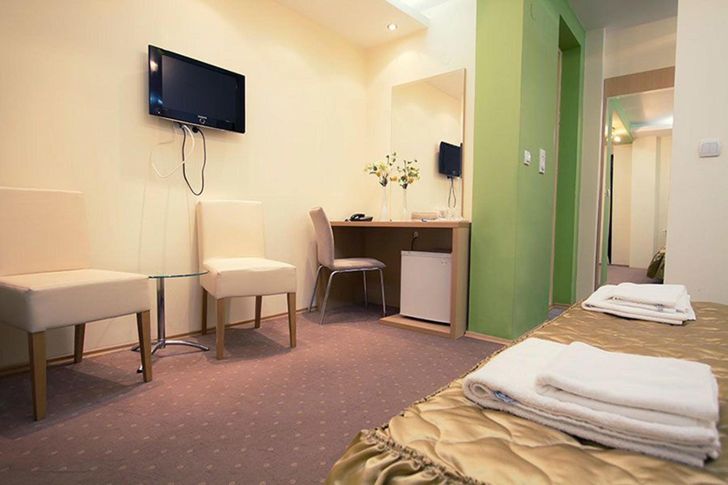Deluxe Double or Twin Room - Photo 4