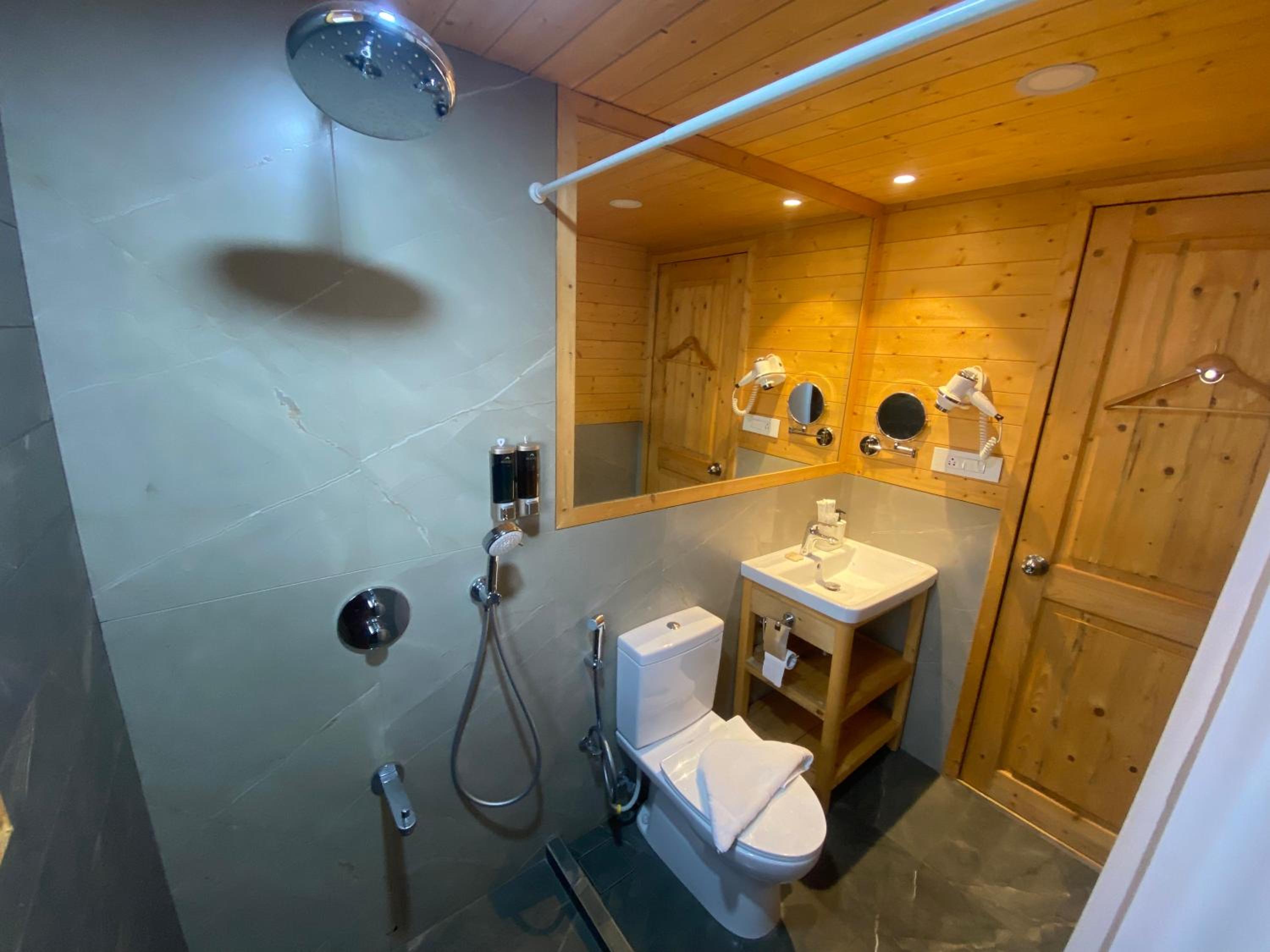 Deluxe Room - Photo 3