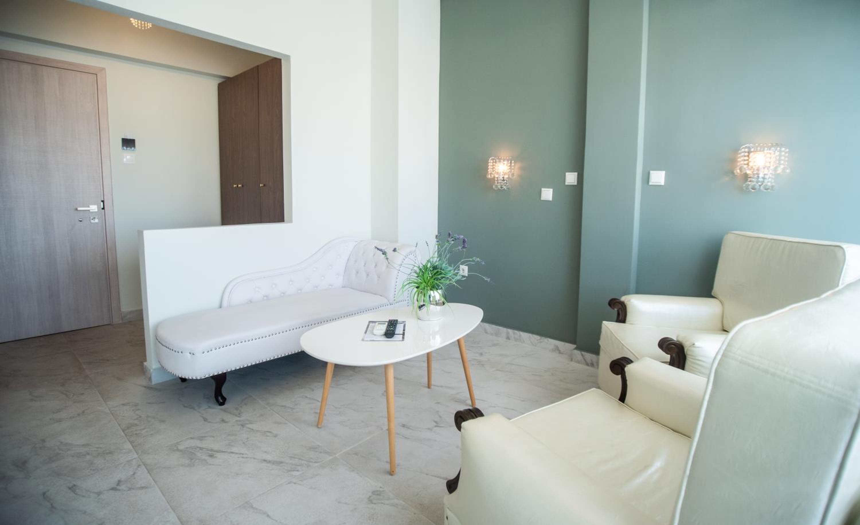 Deluxe Junior Suite photo 3