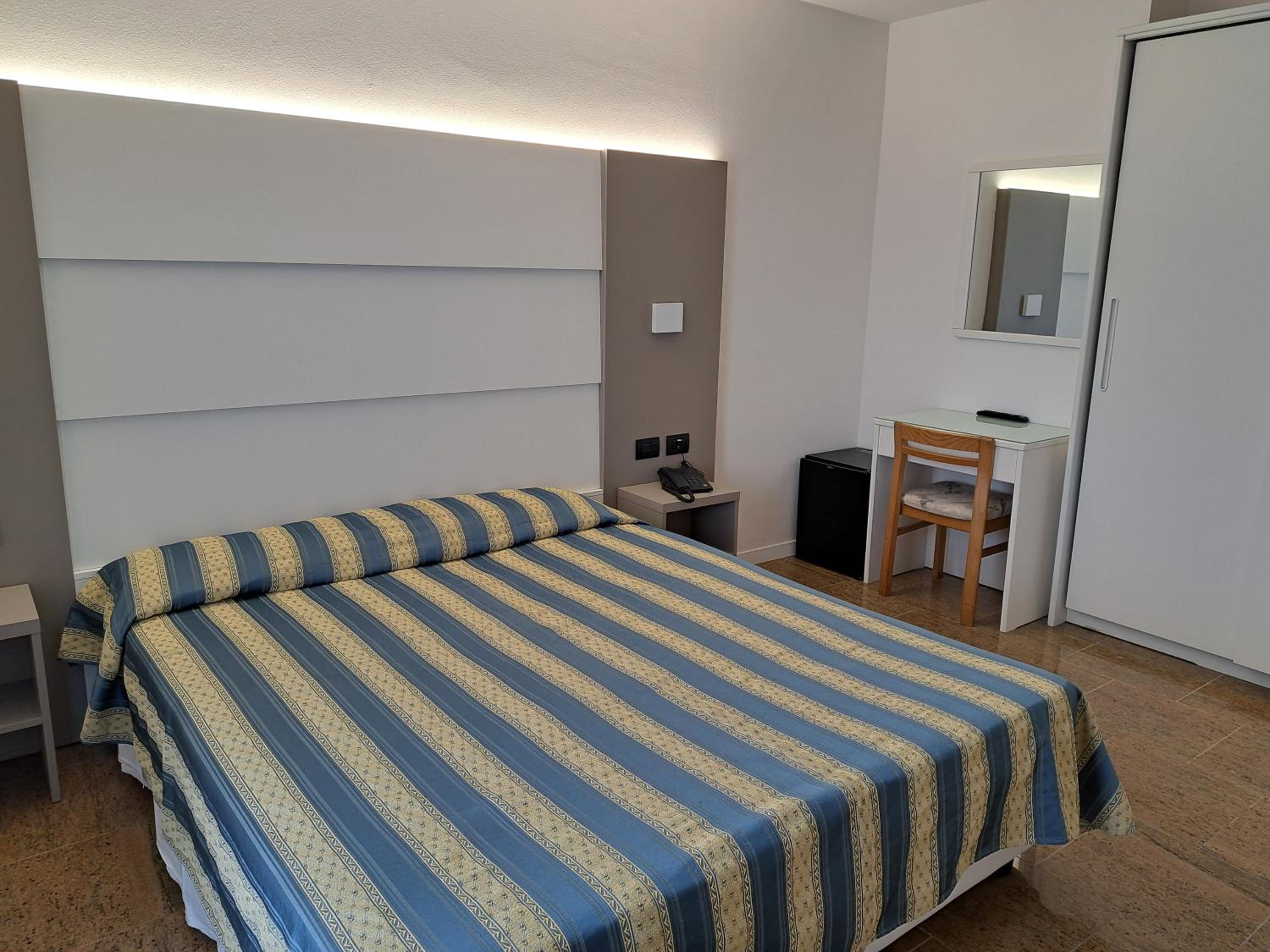 Double or Twin Room photo 3