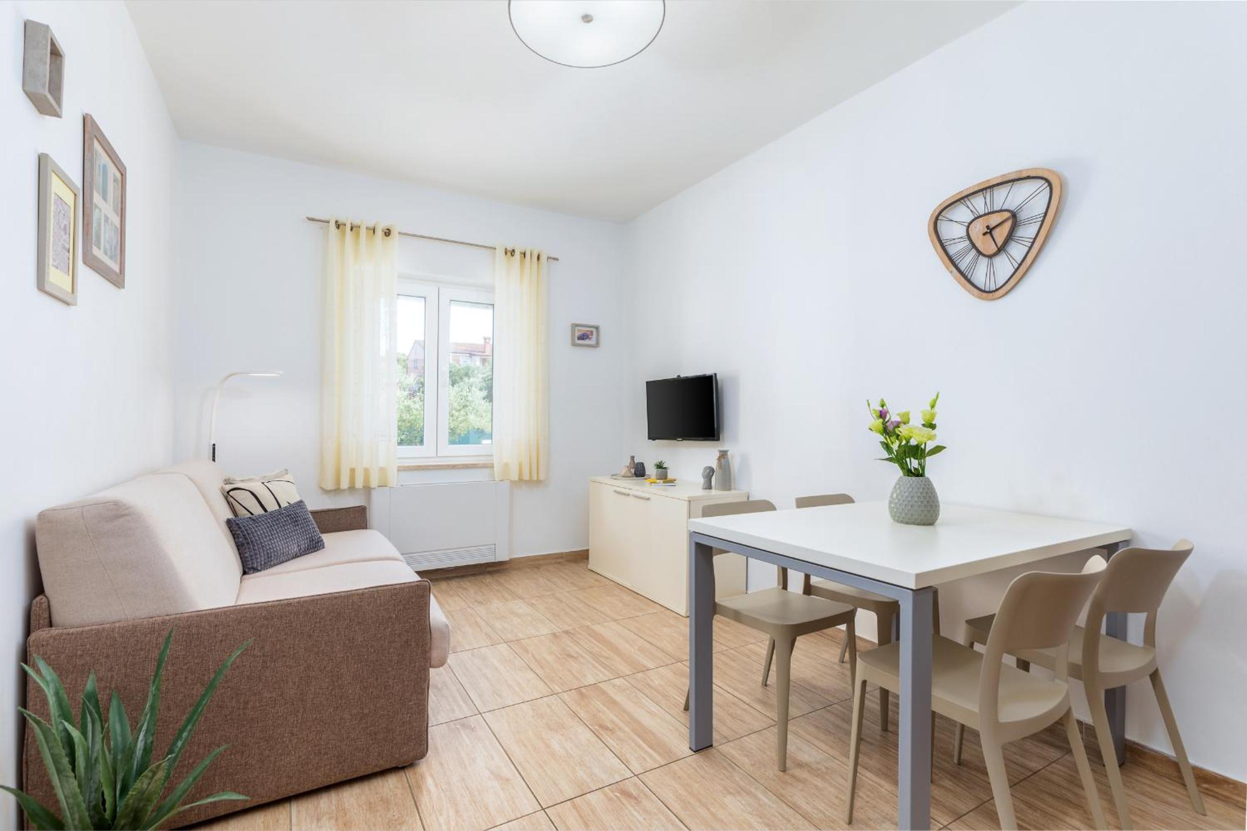 One-Bedroom Apartment with Balcony