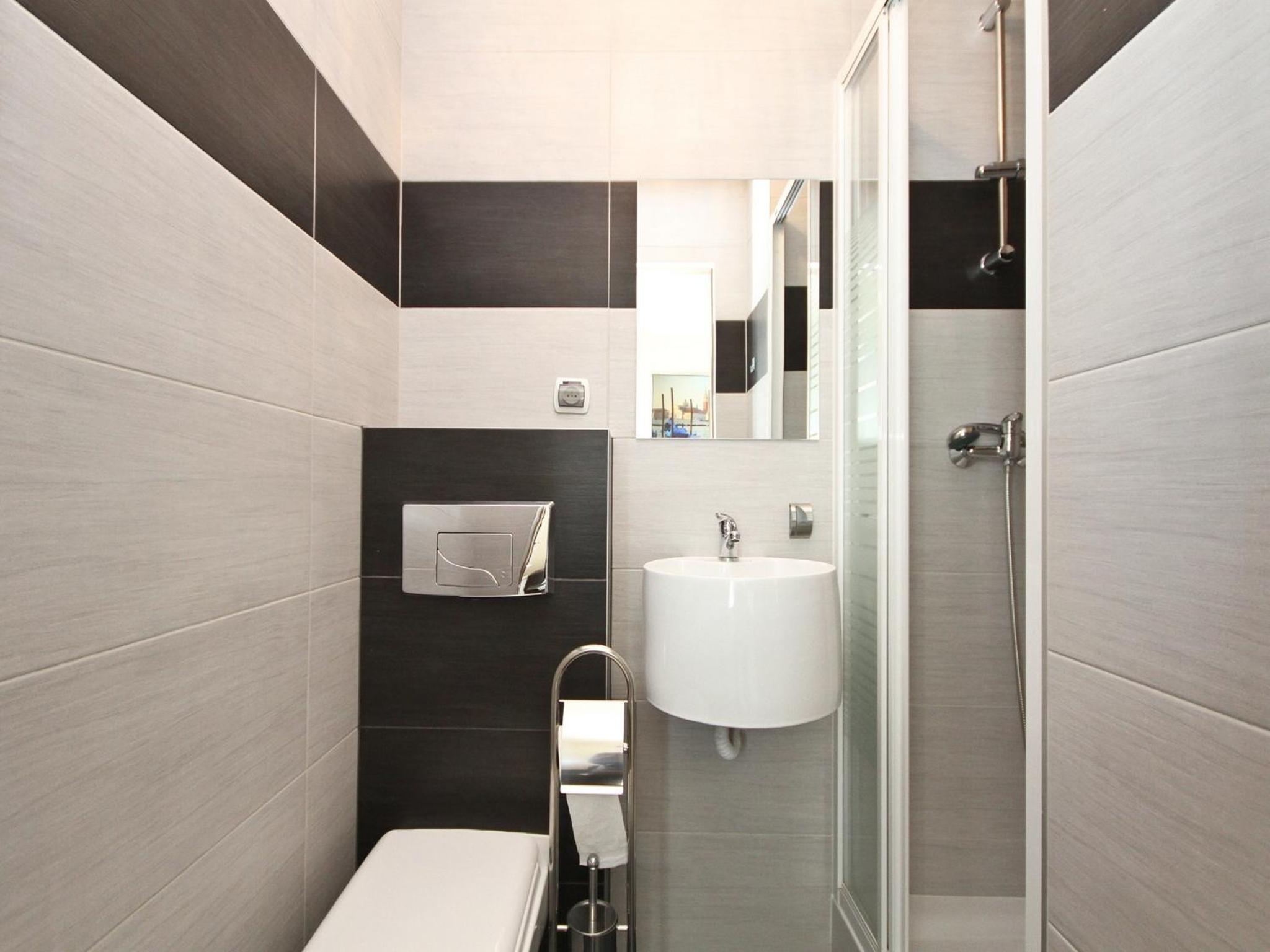 Family Room with Private Bathroom photo 3