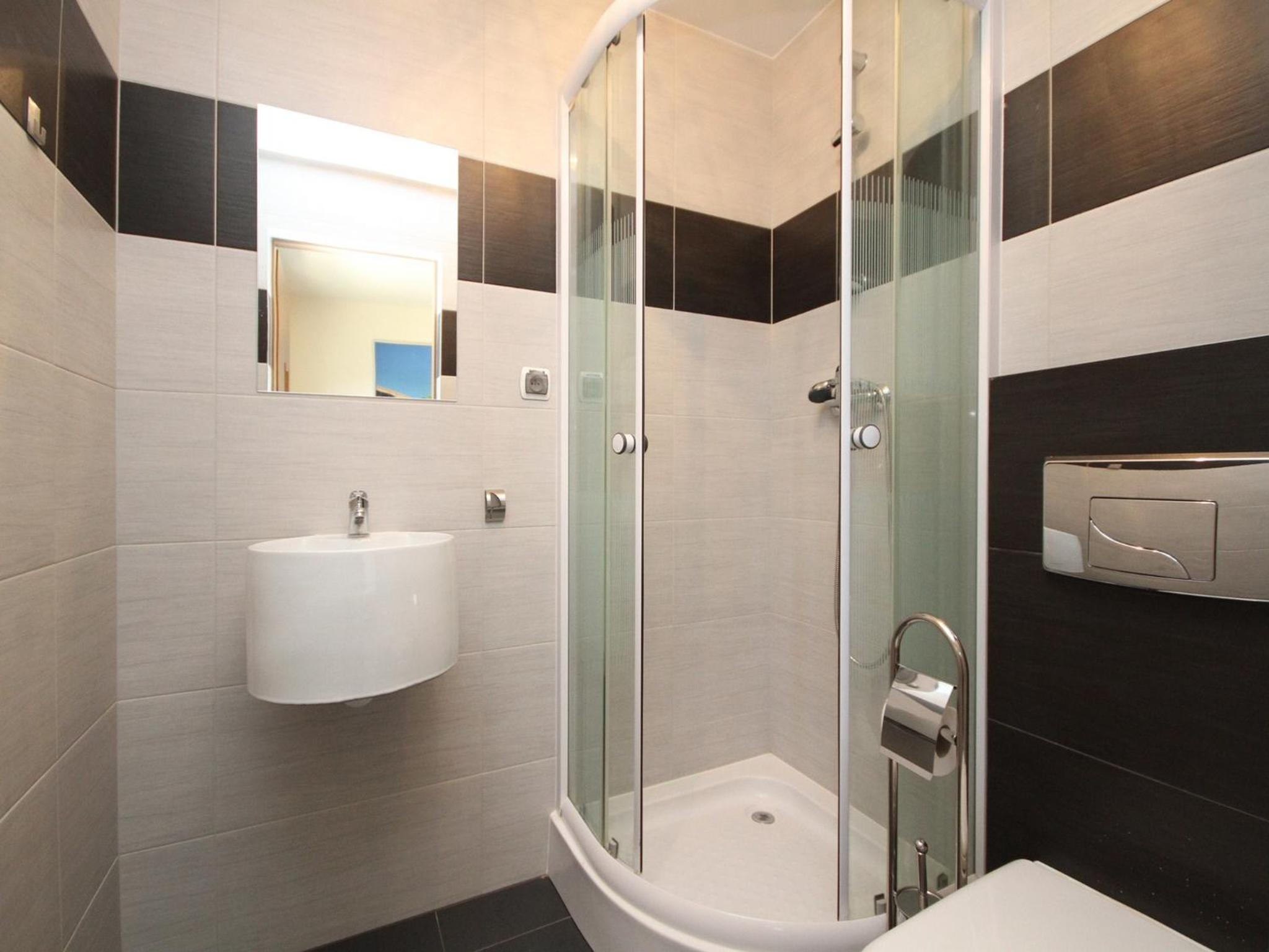 Double Room with Air-Condition photo 3
