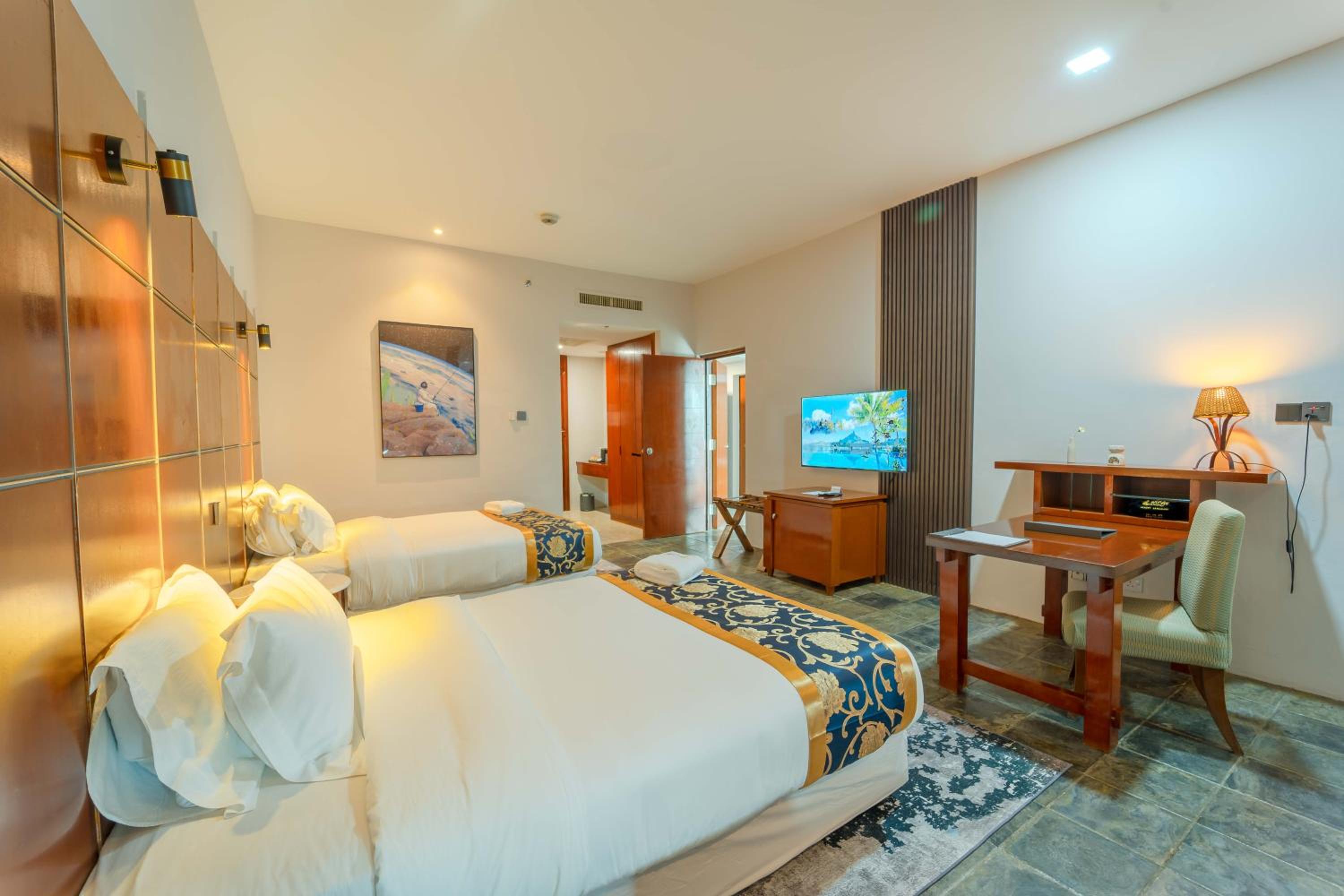 Deluxe Family Room - Photo 3