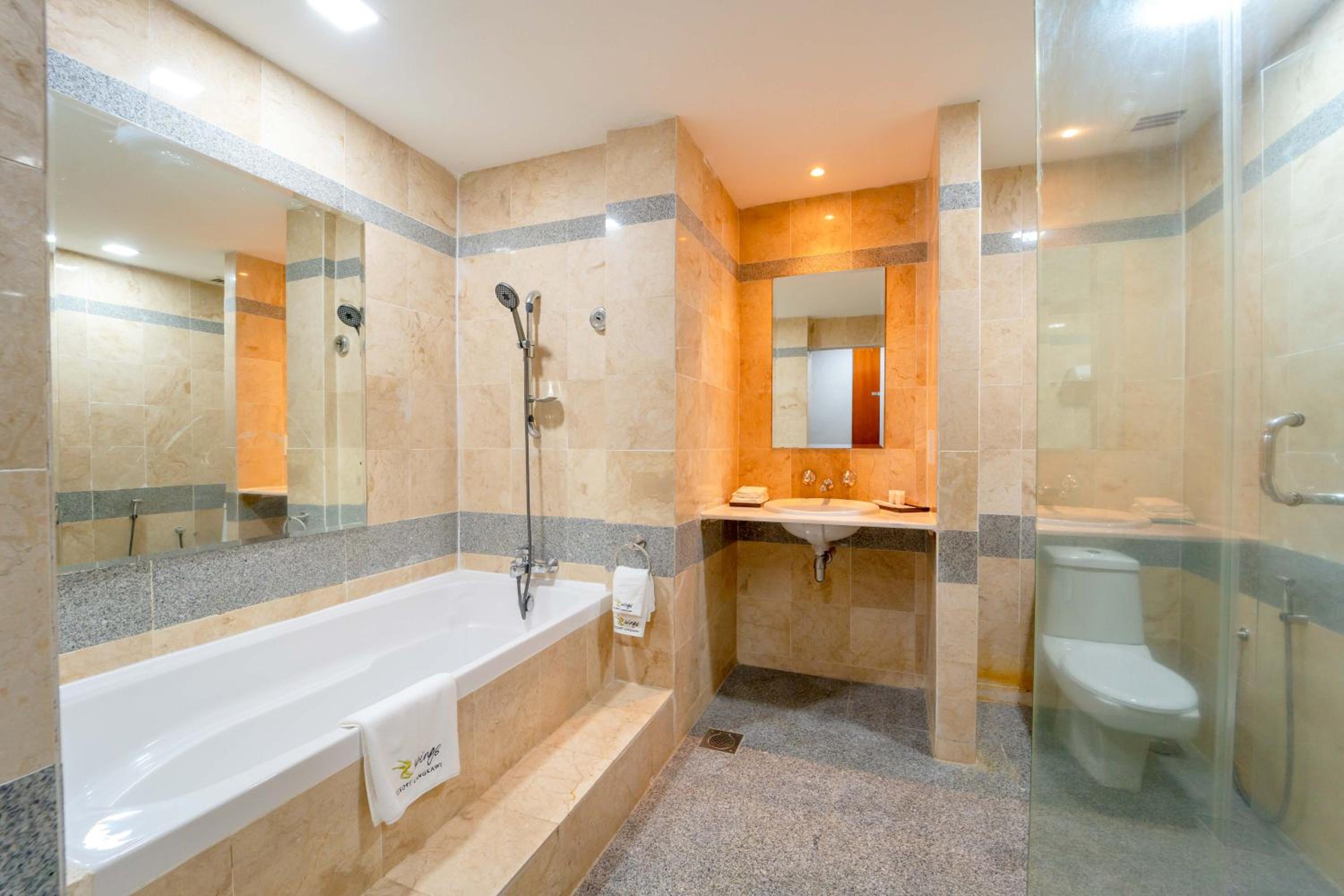 Executive Suite - Photo 6