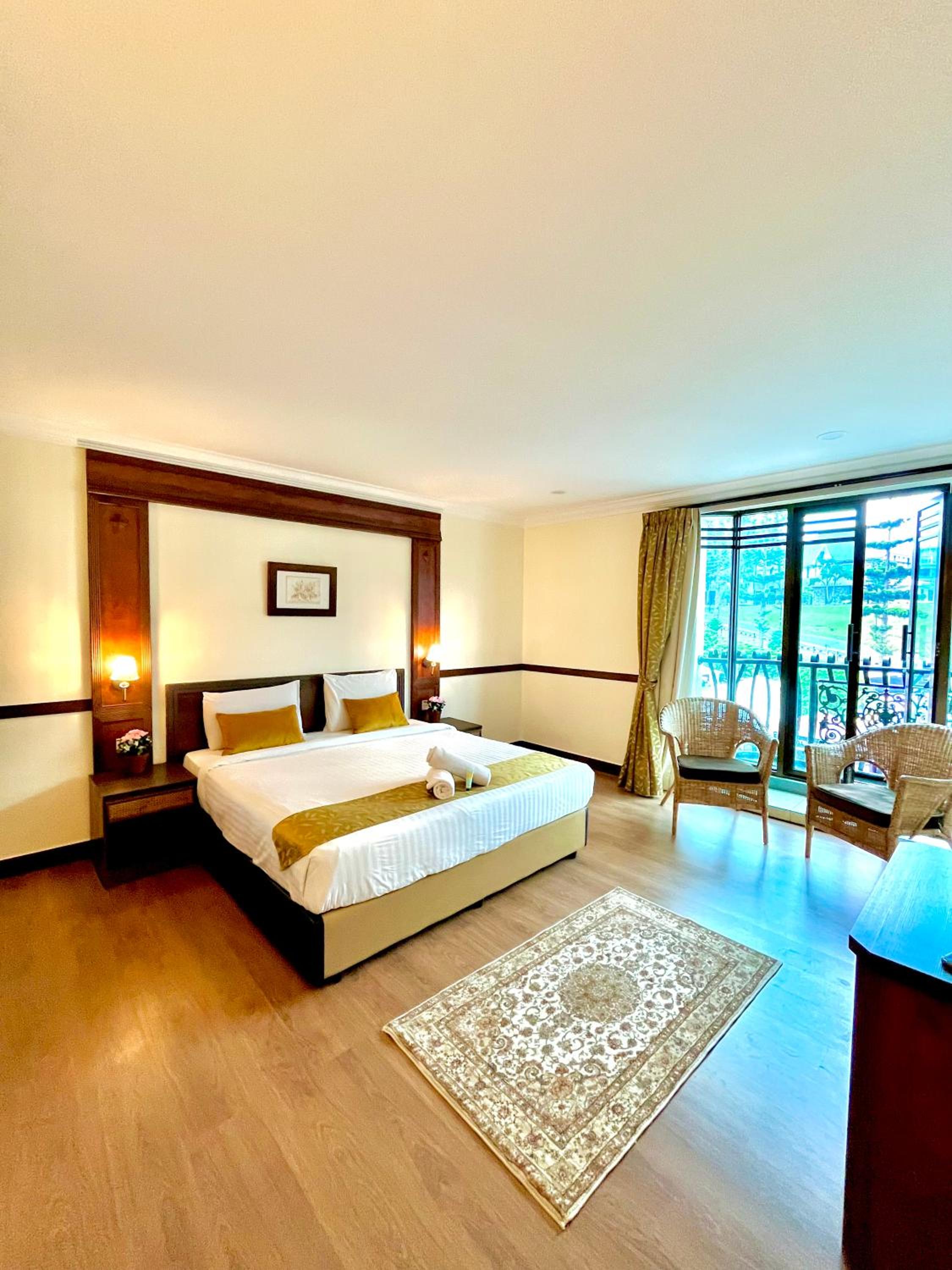 Deluxe Room with City View - Photo 1