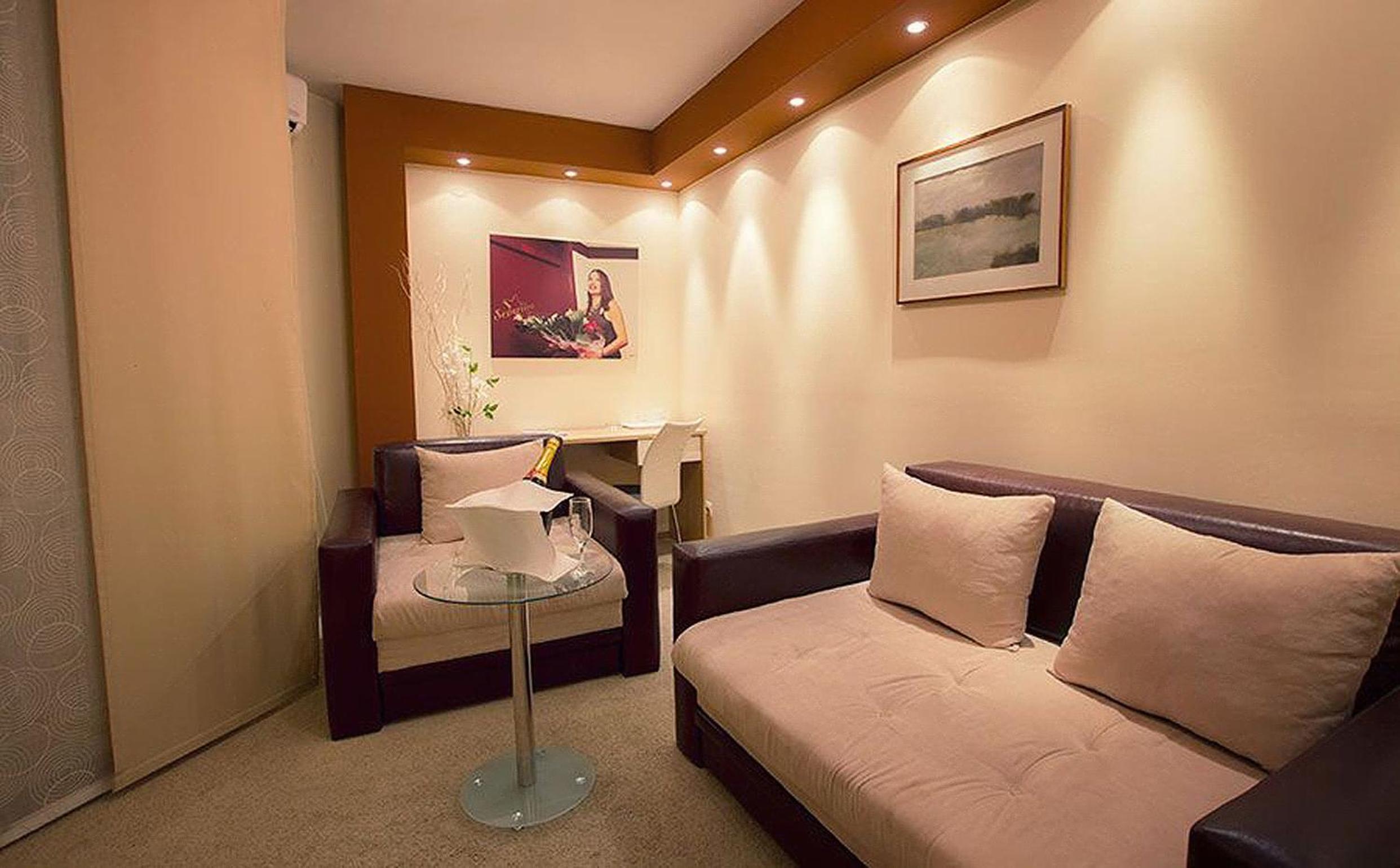 One-Bedroom Apartment - Photo 4