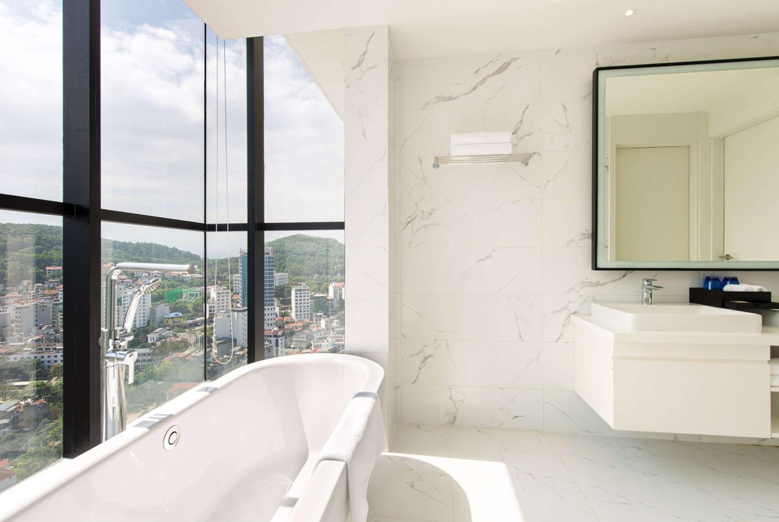 Premier Room - Non-Smoking - Photo 3