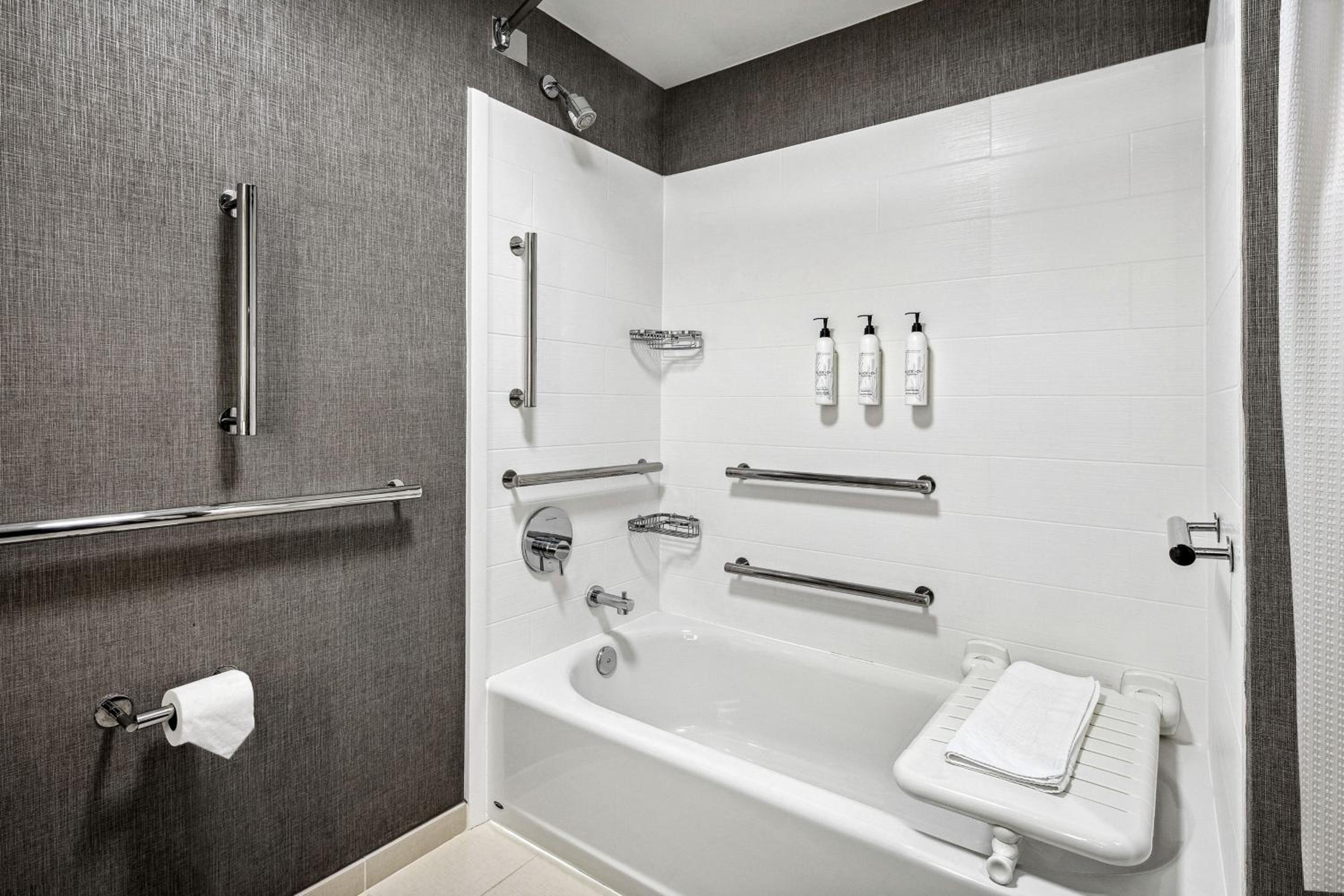 Suite with 2 Queen Beds and Sofa Bed - Photo 12