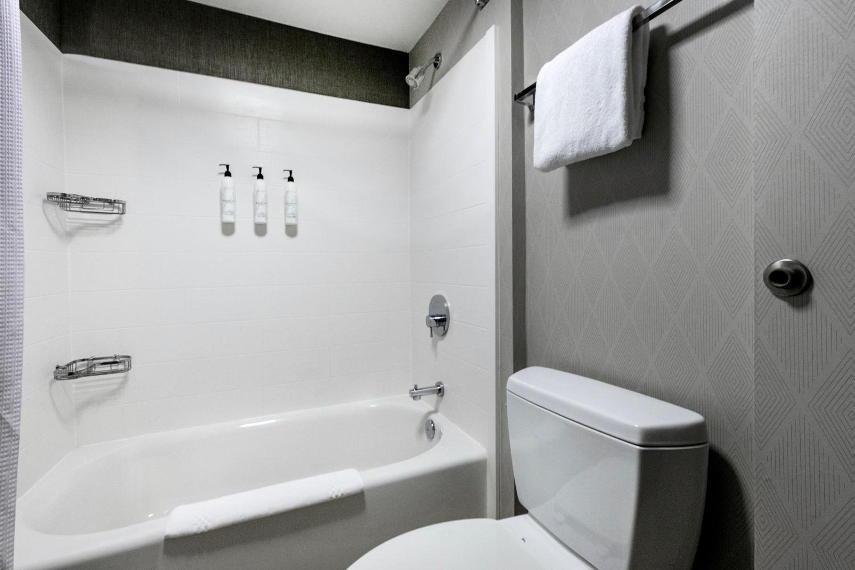 Suite with 2 Queen Beds and Sofa Bed - Photo 14
