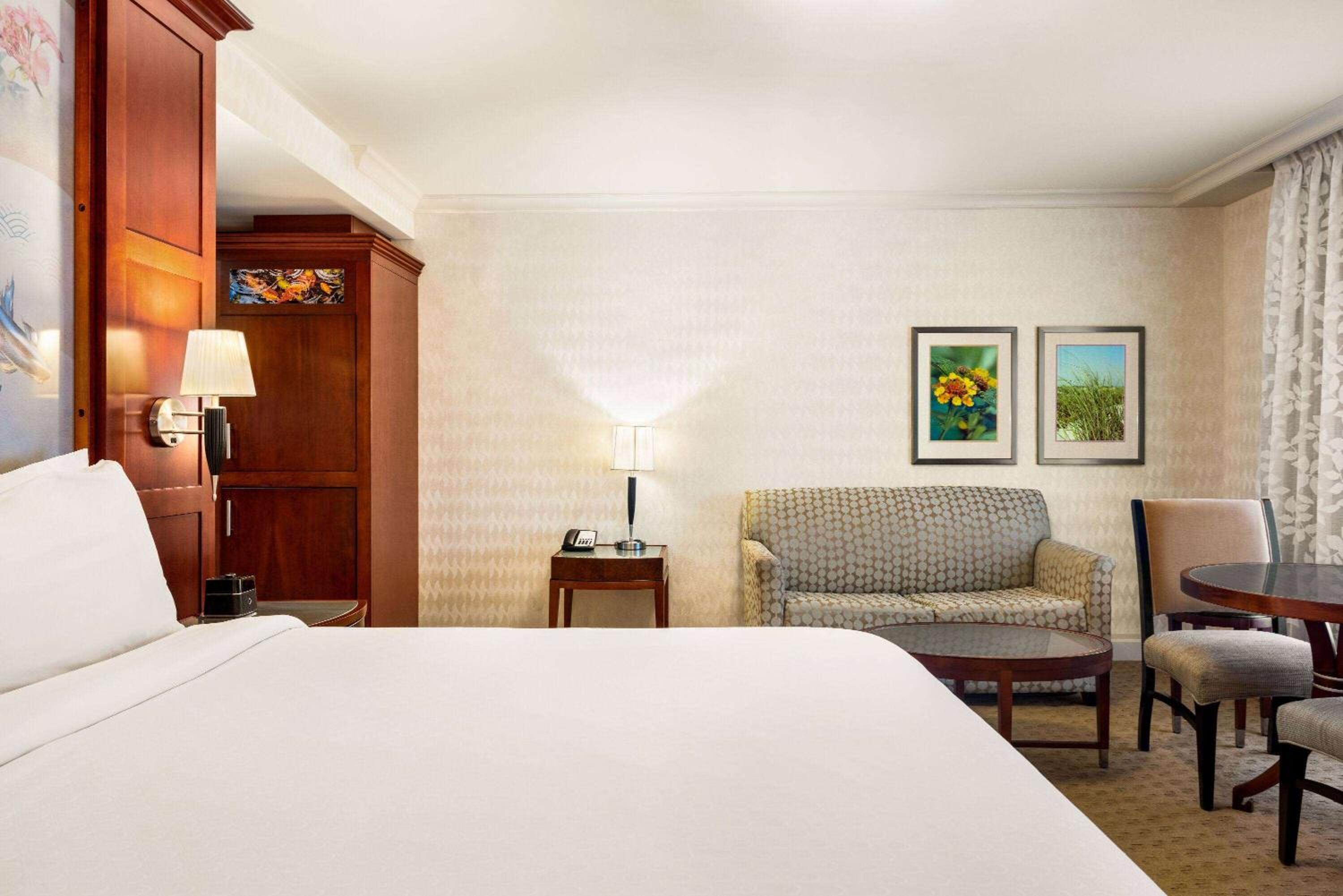 King Room with Studio Room, Non-Smoking - Photo 3