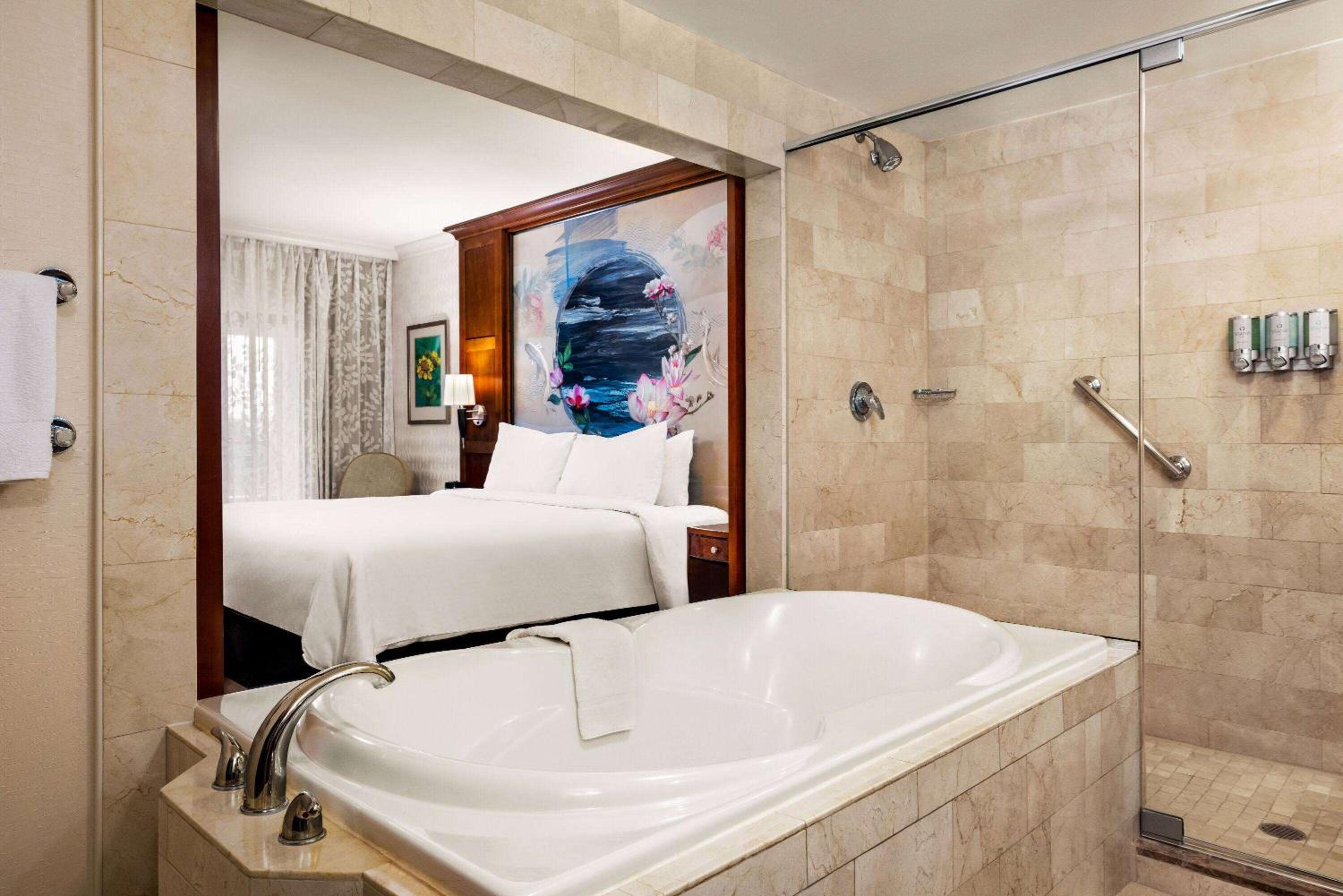 King Room with Hydrotherapy Suite, Non-Smoking - Photo 3
