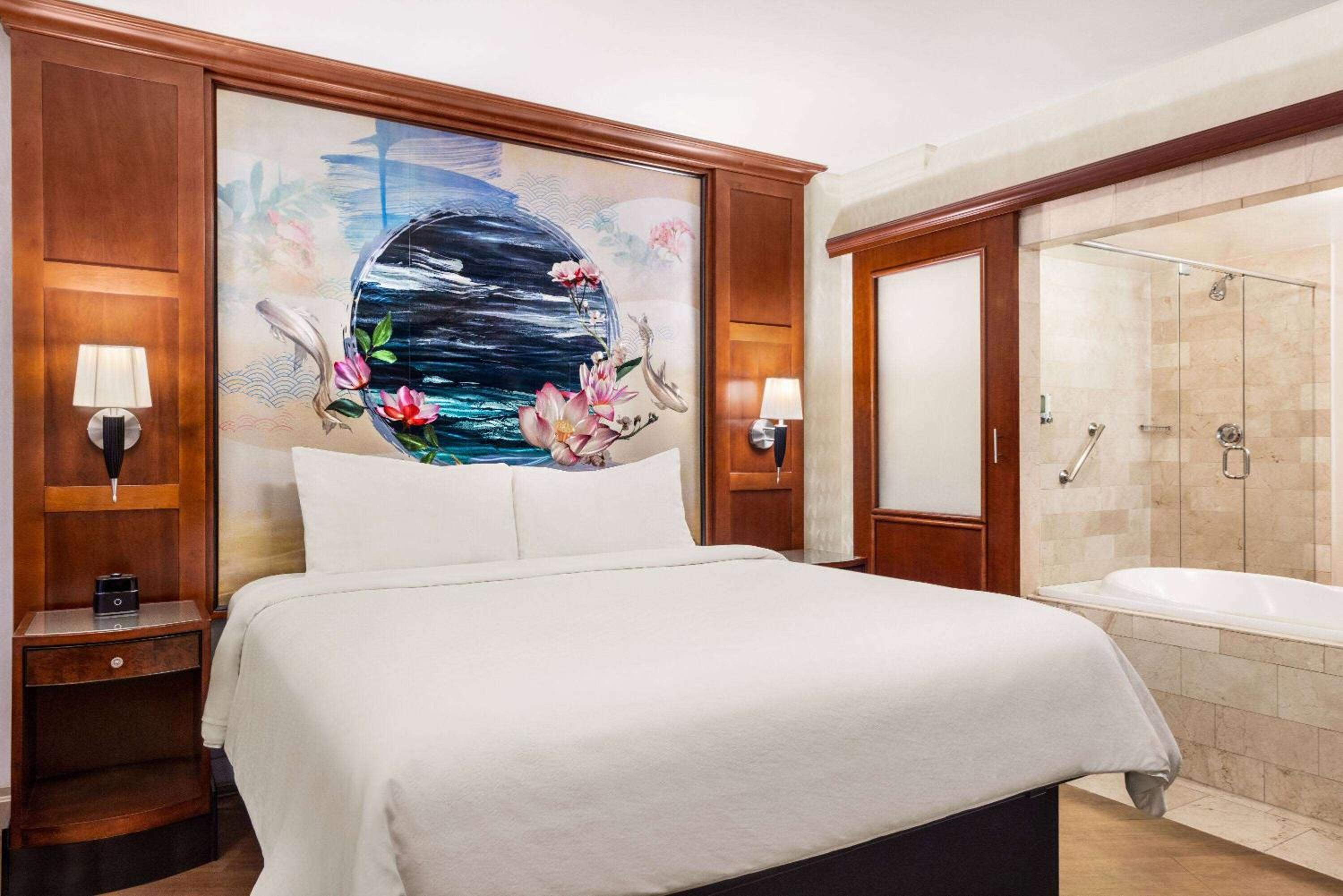 King Room with Hydrotherapy Suite, Non-Smoking - Photo 4