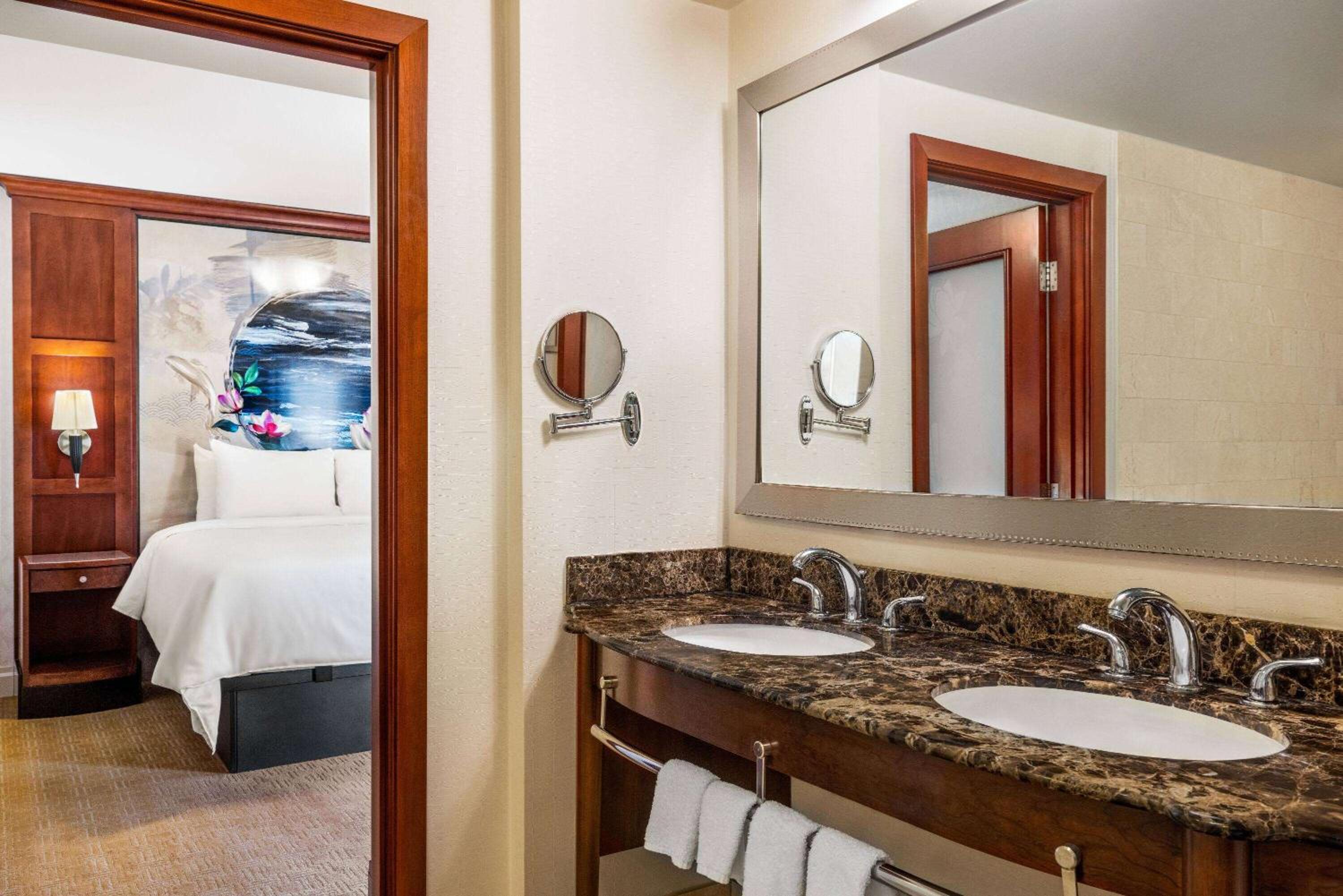 King Room with One-Bedroom, Hydrotherapy Balcony Suite, Non-Smoking - Photo 9