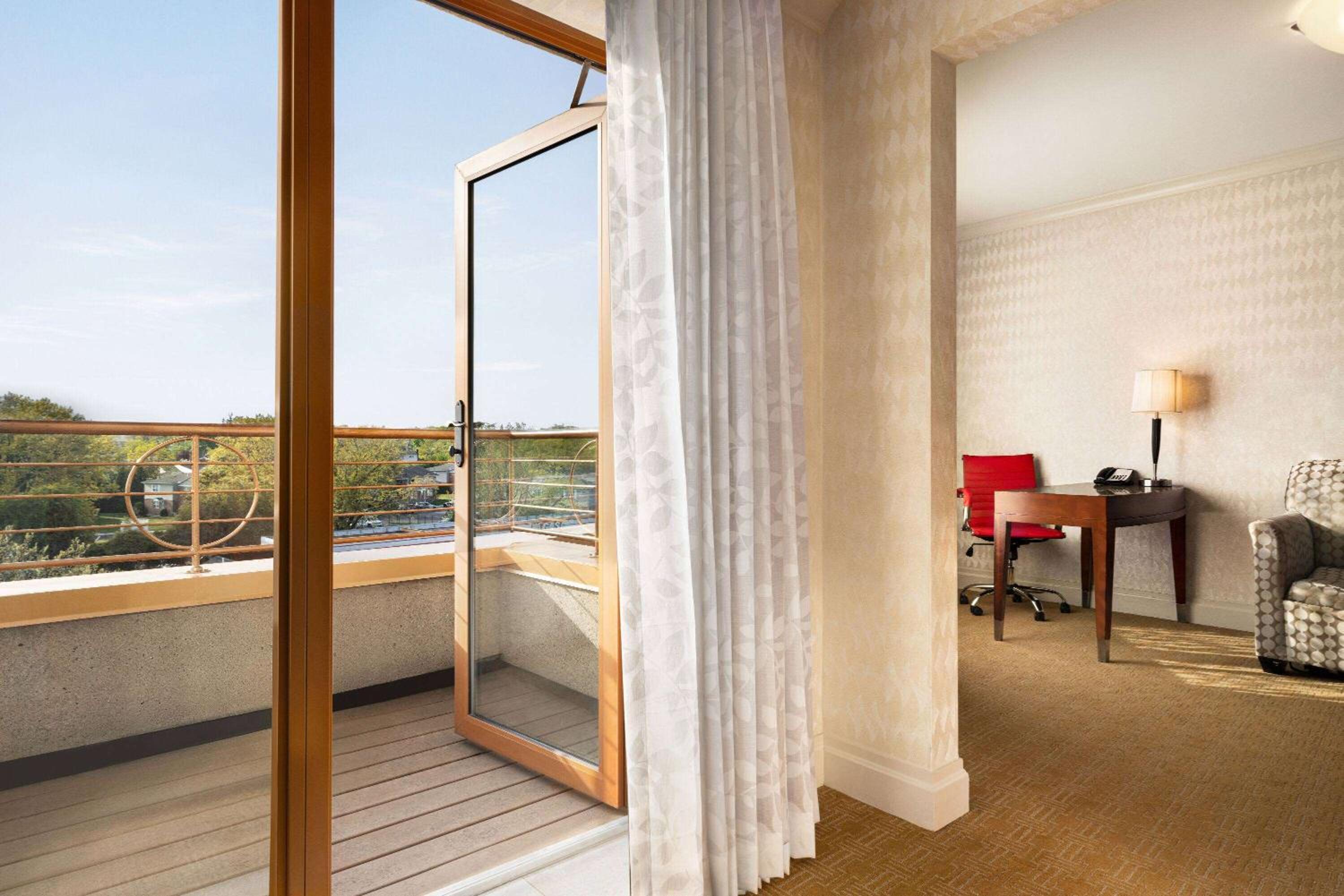 King Room with One-Bedroom, Hydrotherapy Balcony Suite, Non-Smoking - Photo 7