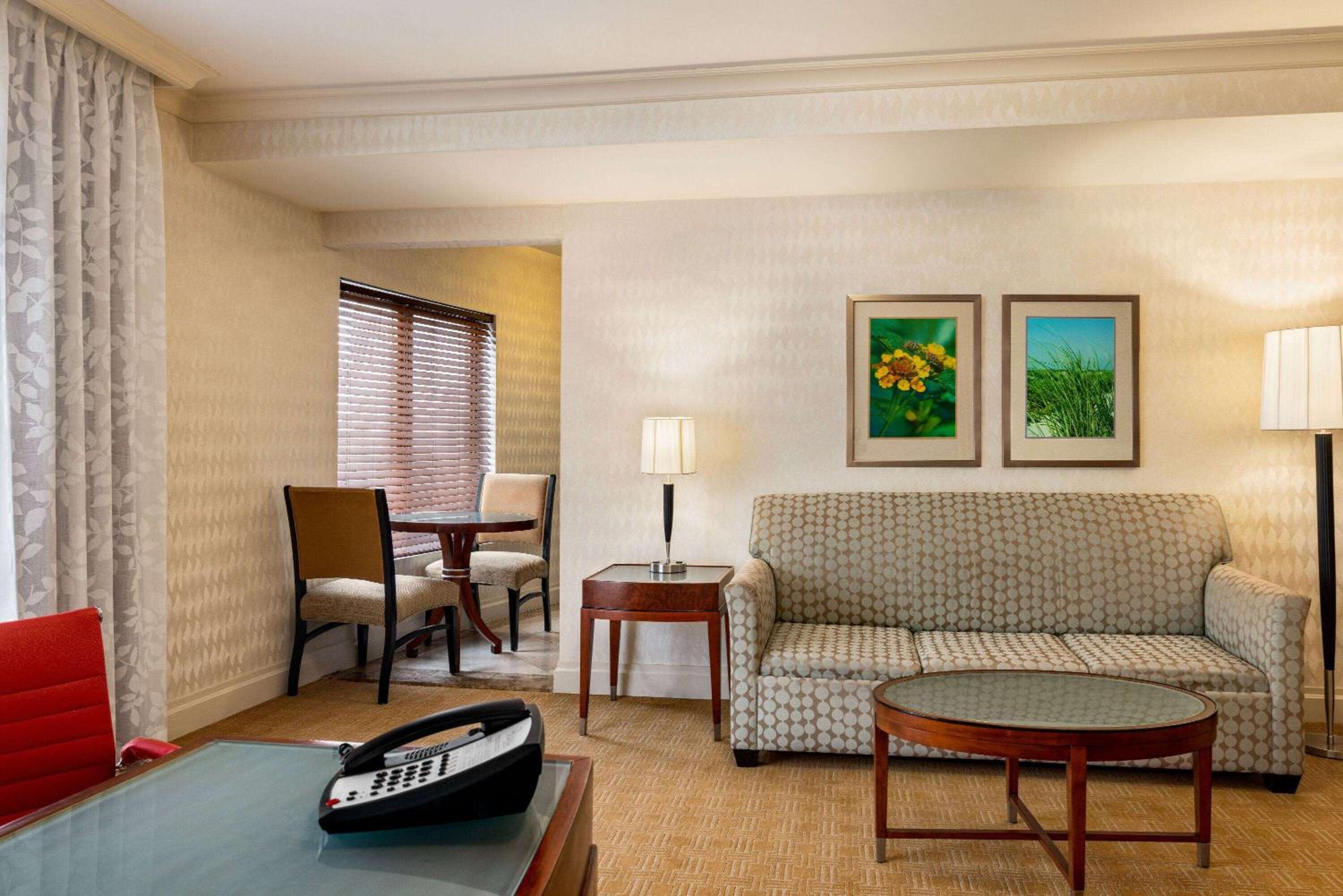 King Room with One-Bedroom, Hydrotherapy Kitchenette Suite, Non-Smoking - Photo 1