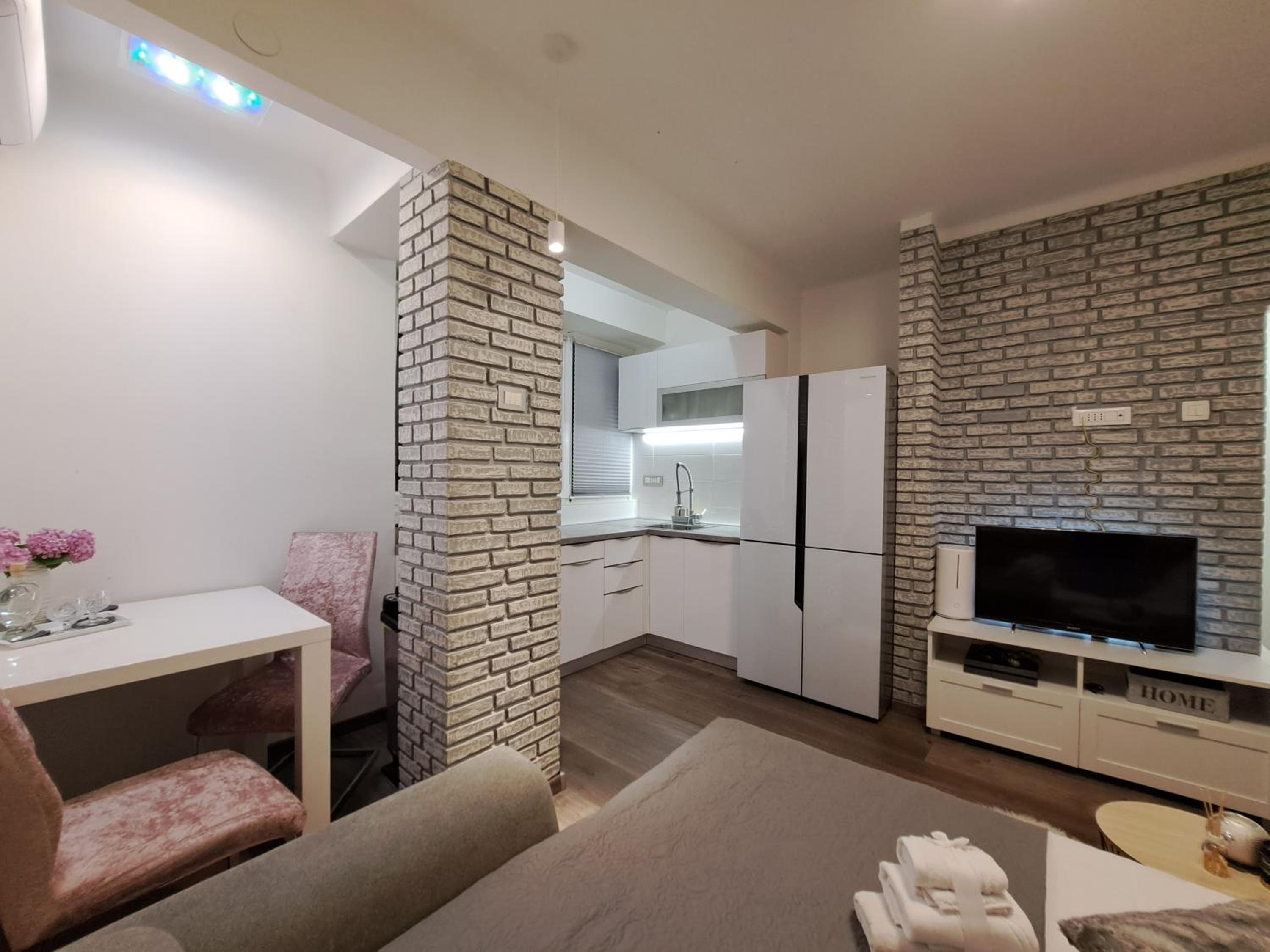 Studio Apartment photo 2