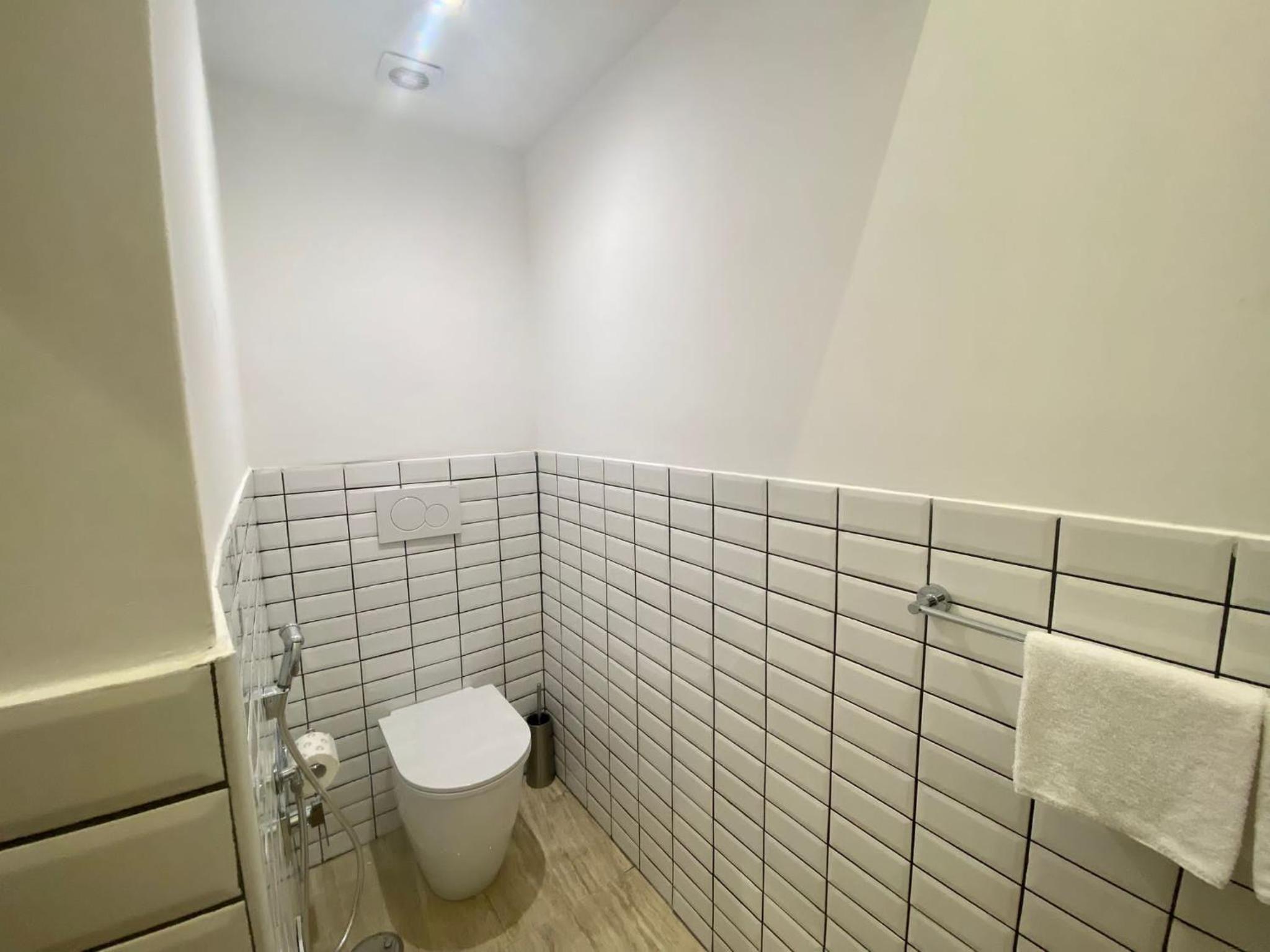 One-Bedroom Apartment photo 2