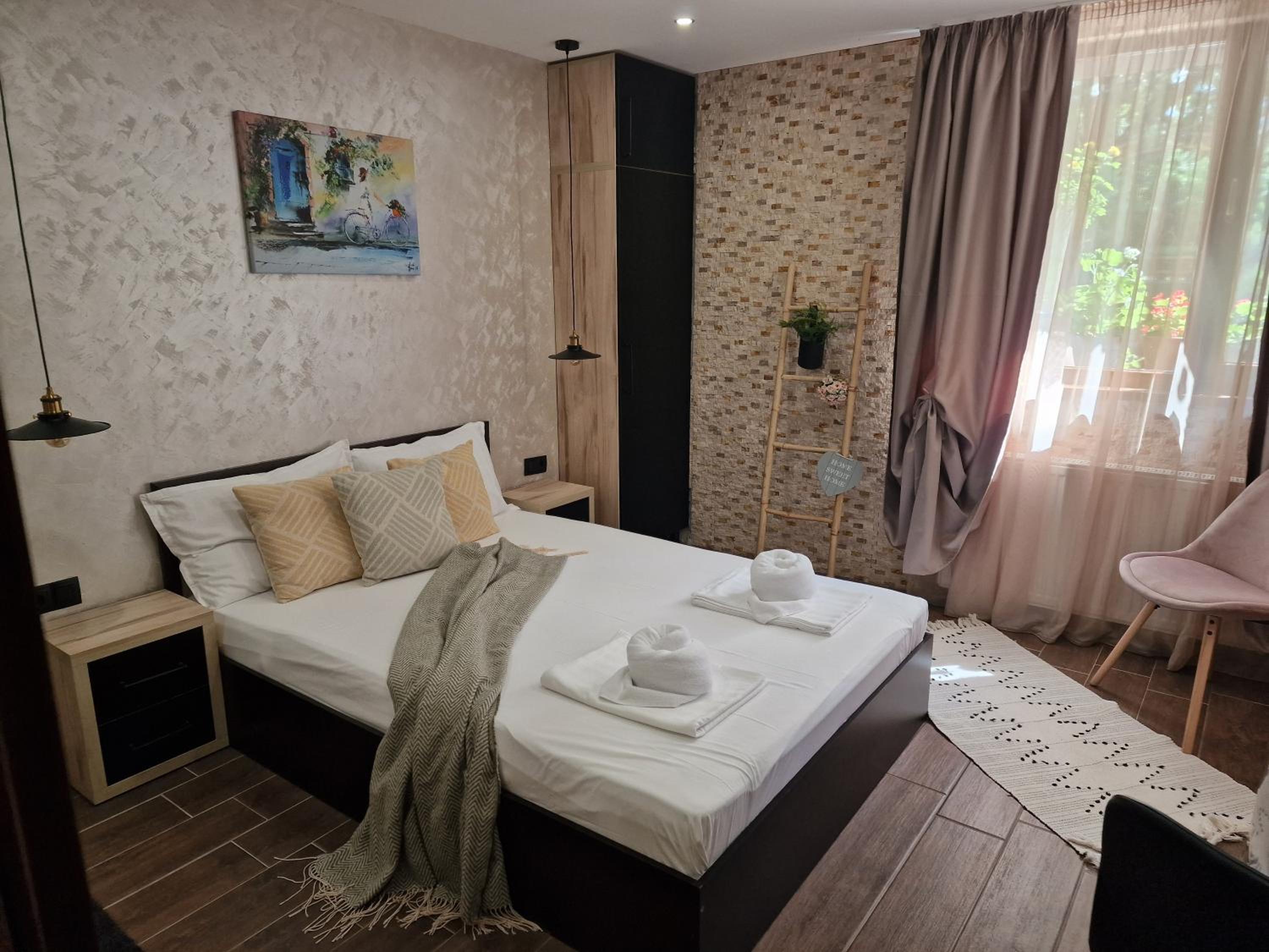 Budget Double Room - Photo 1