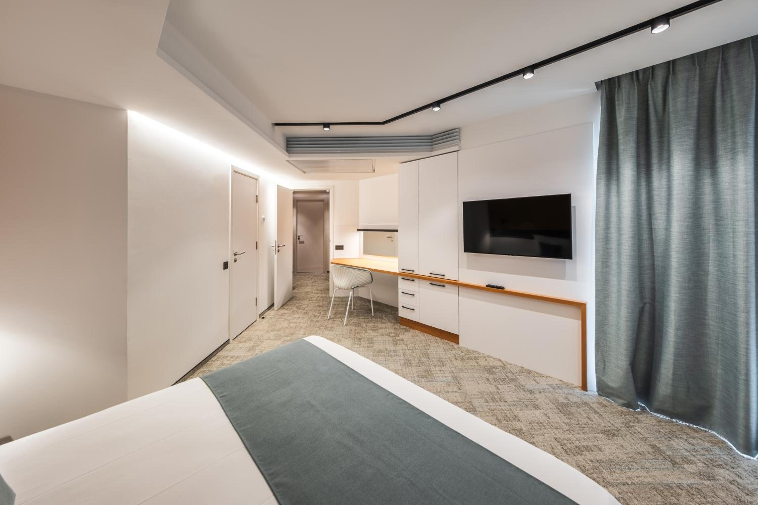 Deluxe One-Bedroom Apartment with Sea View