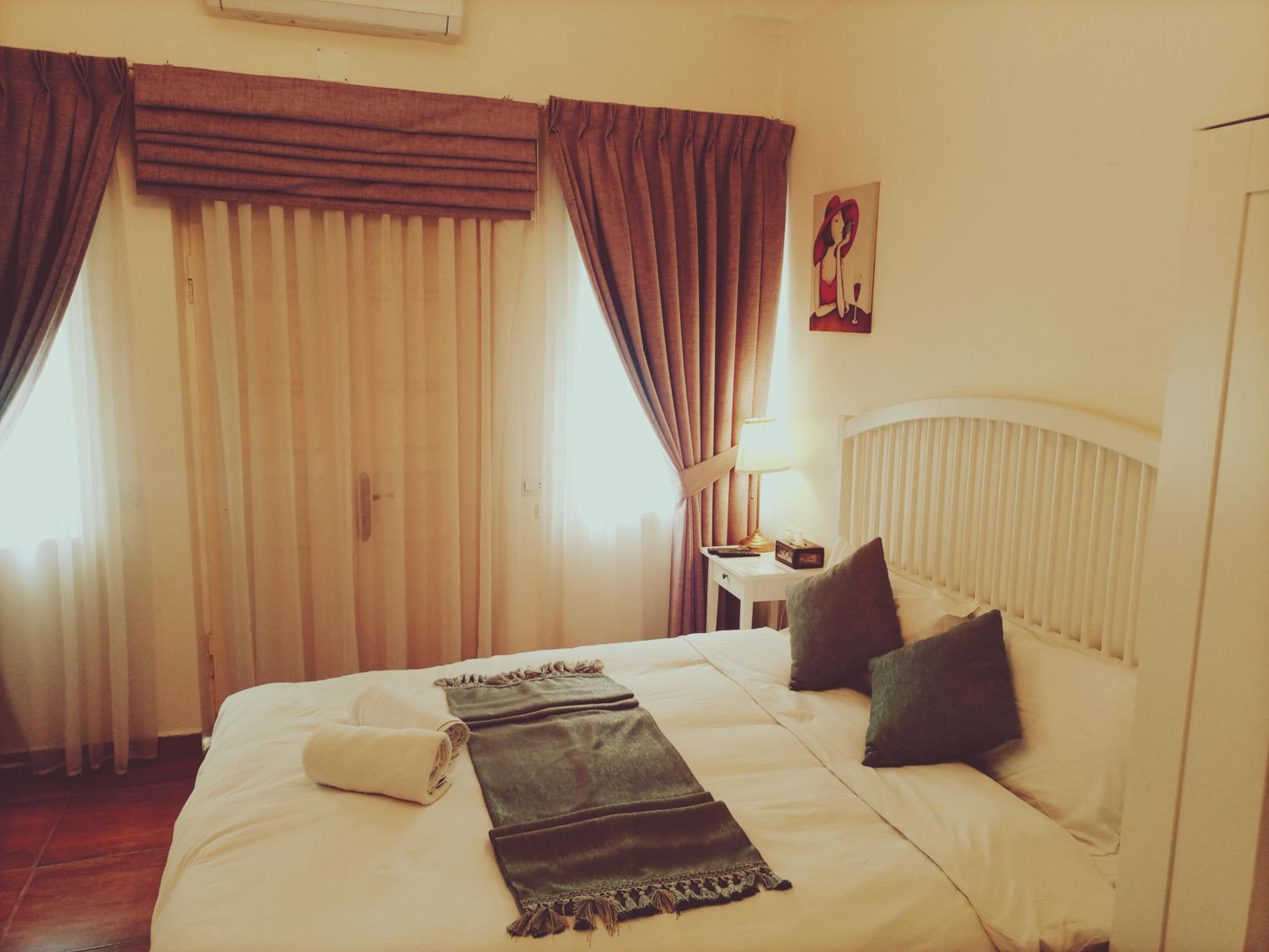 Double Room with Balcony - Photo 9