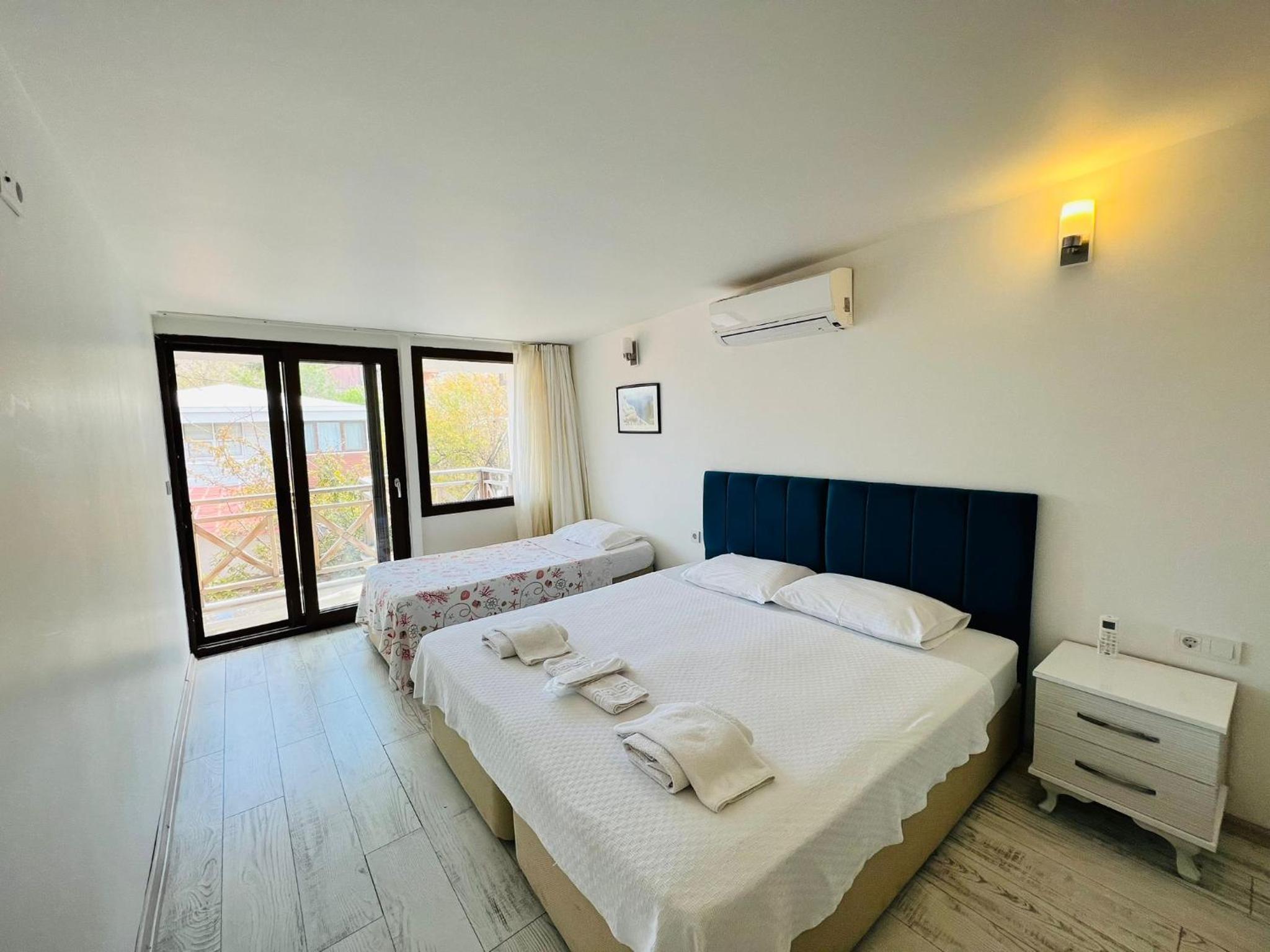 Triple Room with Balcony - Photo 2
