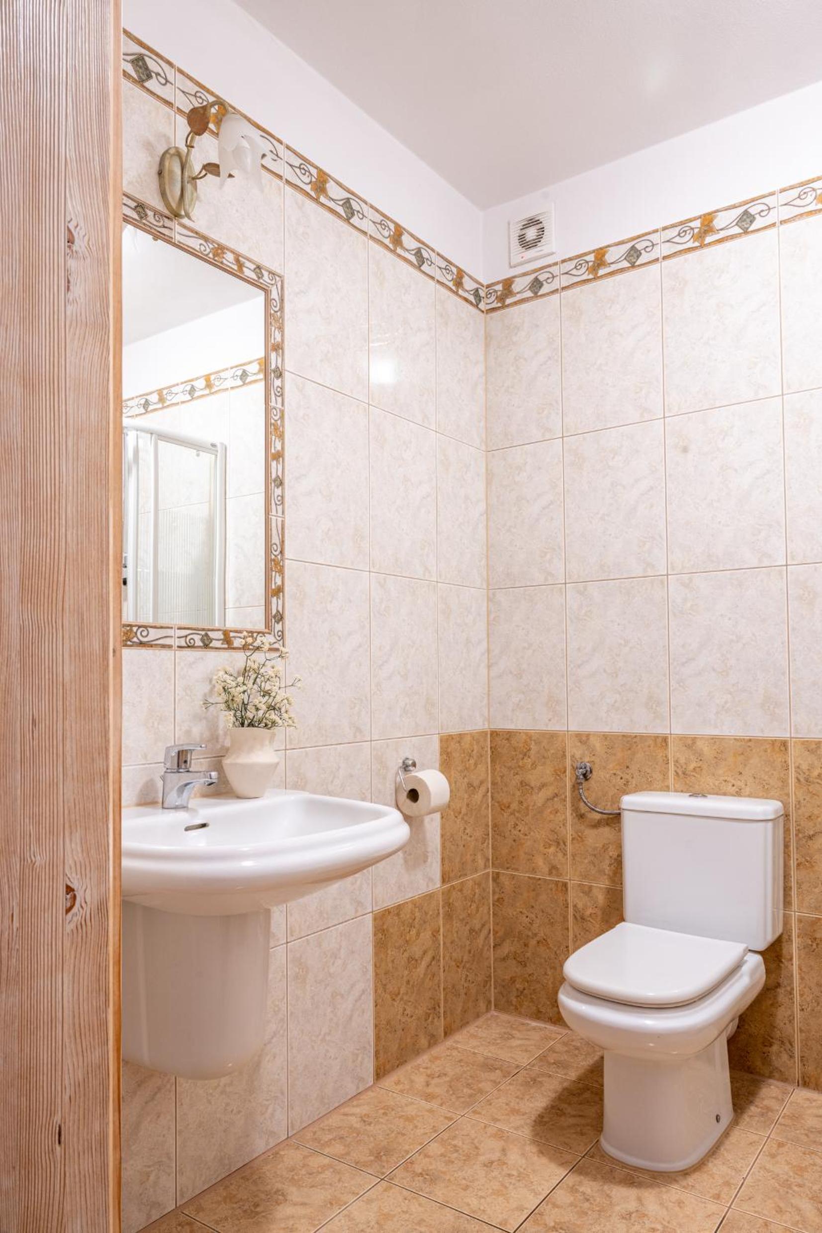 Quadruple Room with Two Bedrooms photo 3
