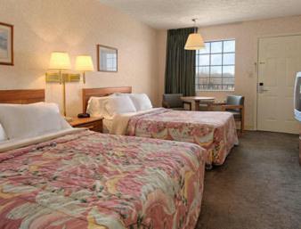 Deluxe Double Room With Two Double Beds - Non-Smoking photo 1