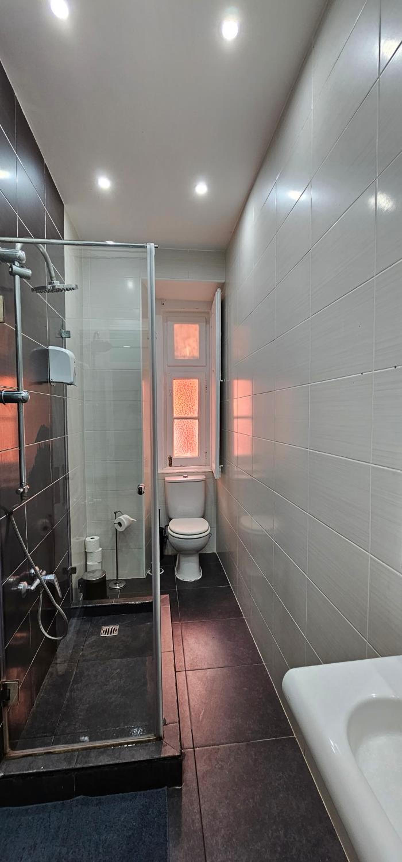 Budget Double Room - Photo 23