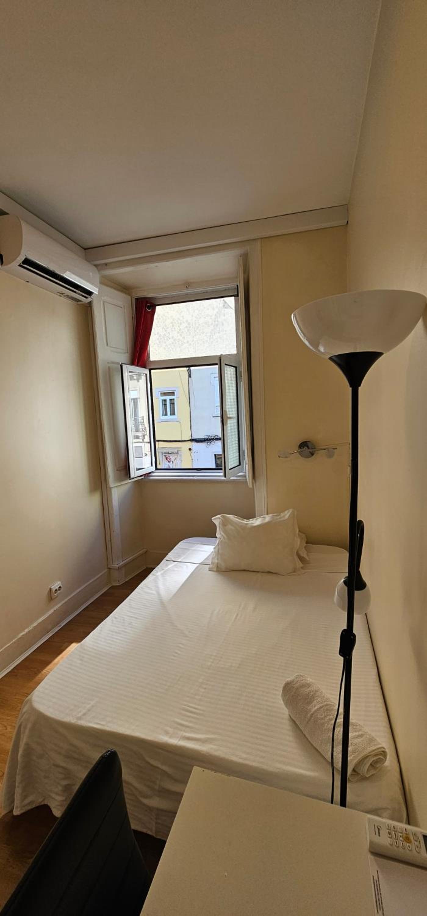 Budget Double Room - Photo 38