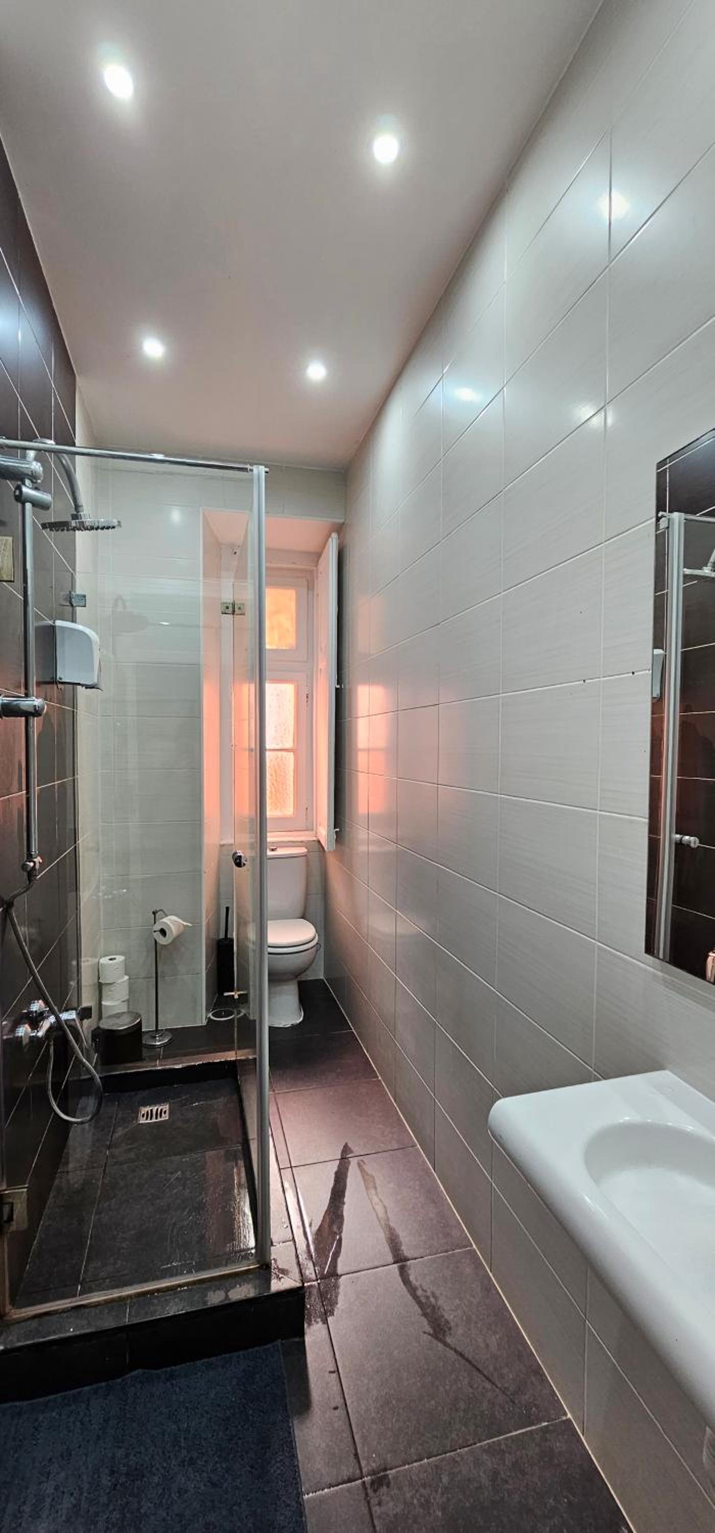 Budget Double Room - Photo 39