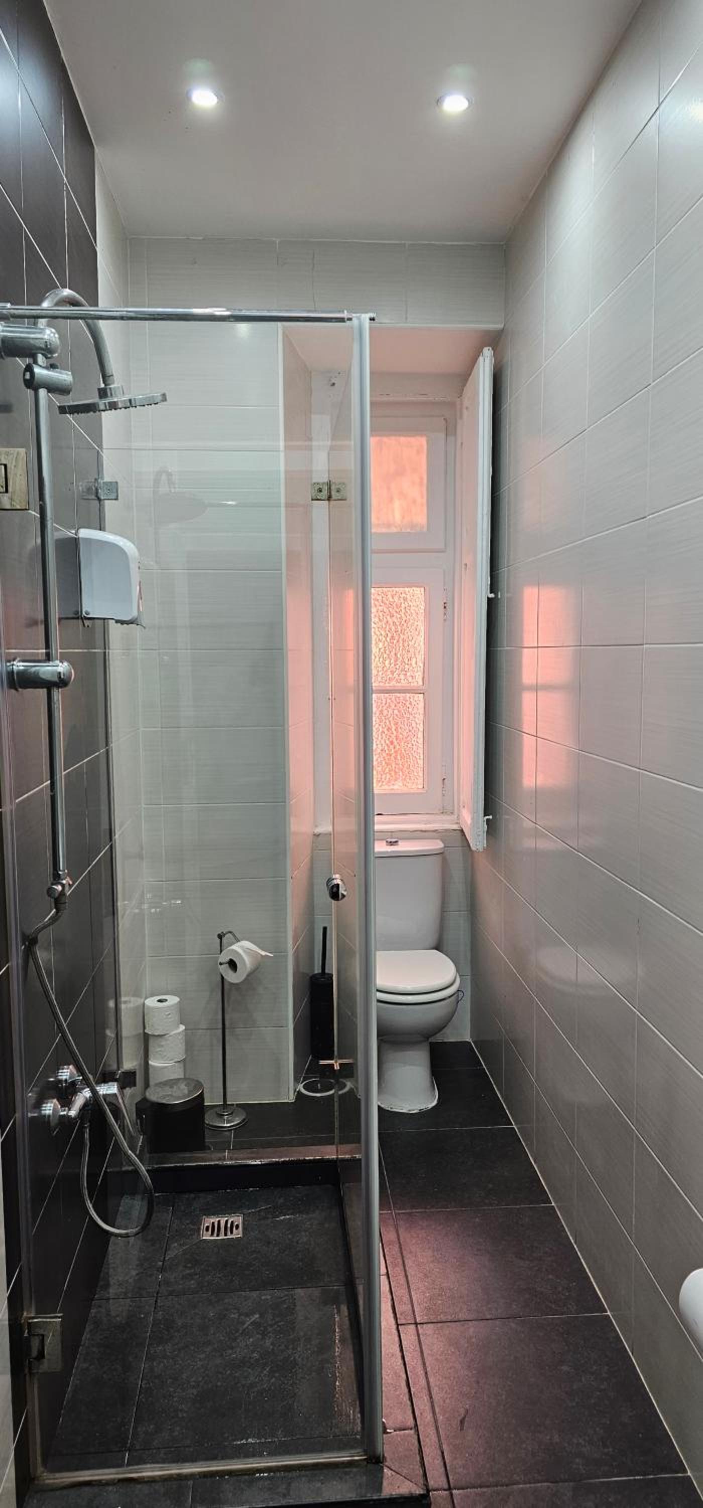 Budget Double Room - Photo 27